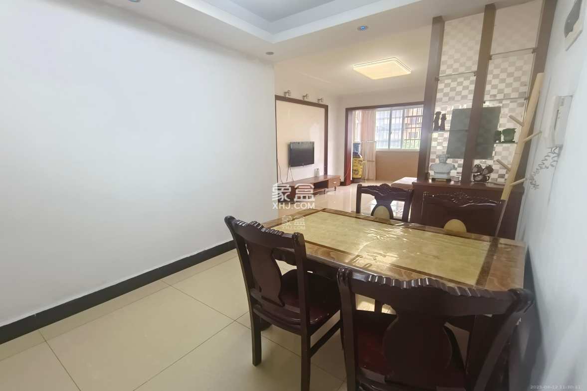 龙吉湾小区(龙瑞尚苑) 3室2厅1卫 1900.00元/月 龙吉湾小区(龙瑞尚苑) 3室2厅1卫 1900.00元/月室内图