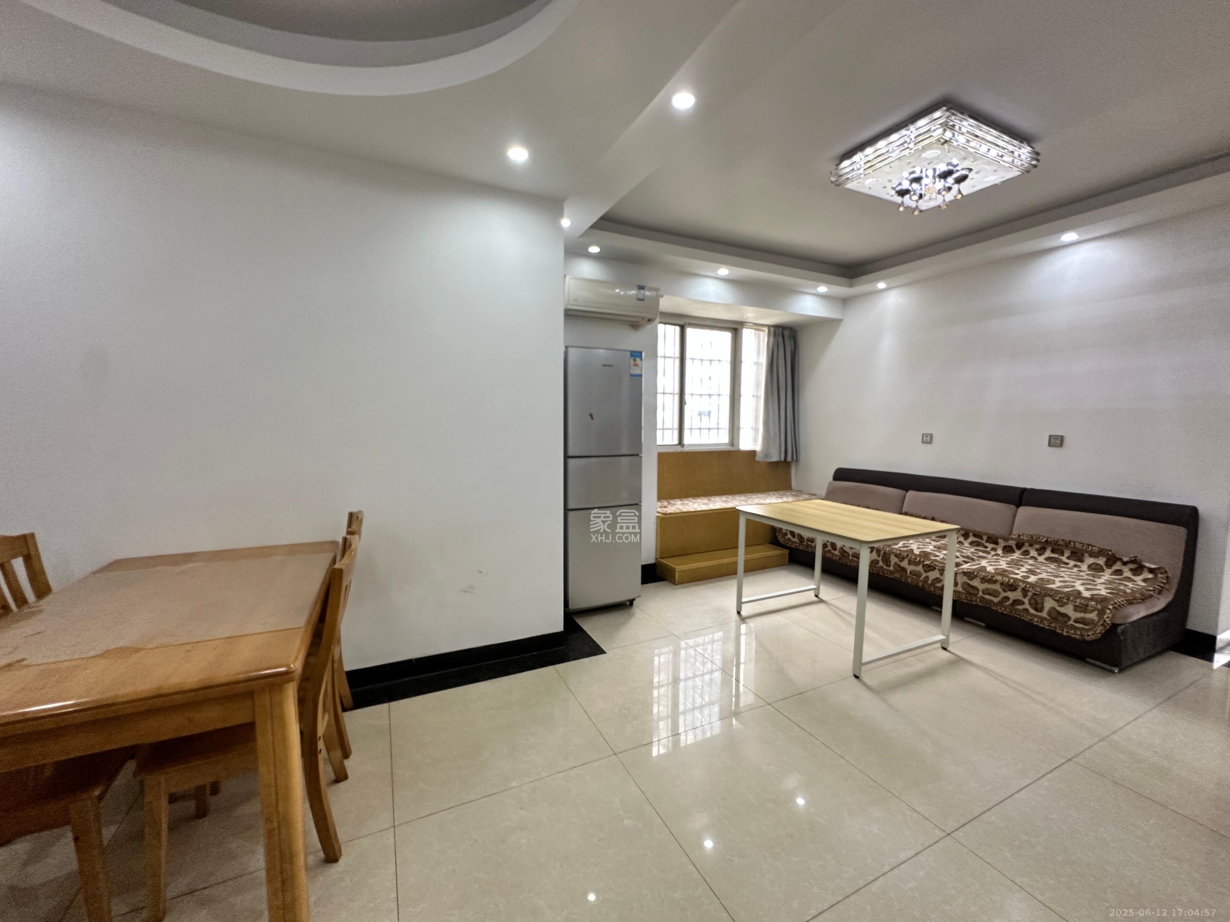 泊林晶城 1室2厅1卫 1500.0元/月 泊林晶城 1室2厅1卫 1500.0元/月室内图