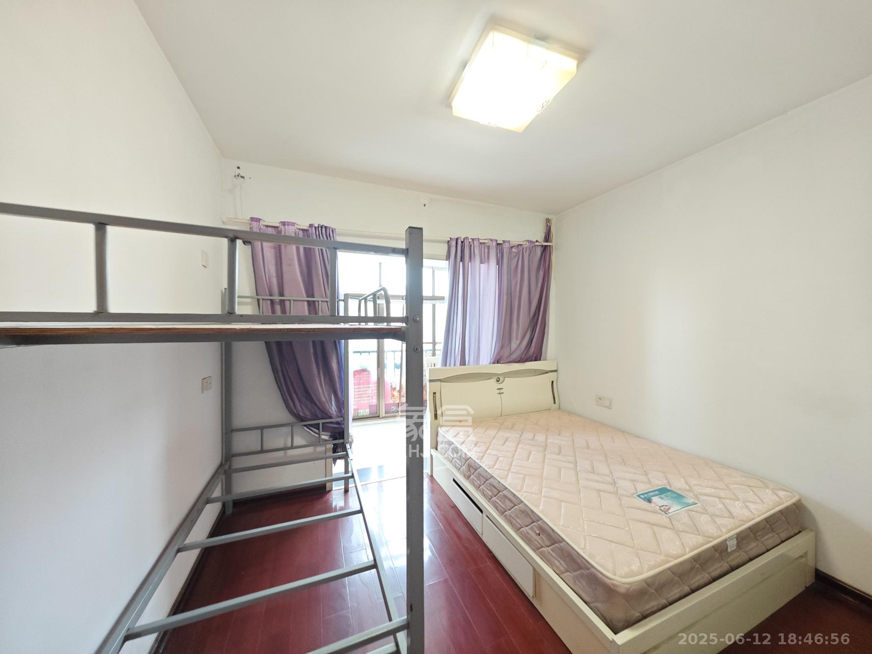 莲湖汽配城  4室2厅1卫    70.0万 莲湖汽配城  4室2厅1卫    70.0万卧室