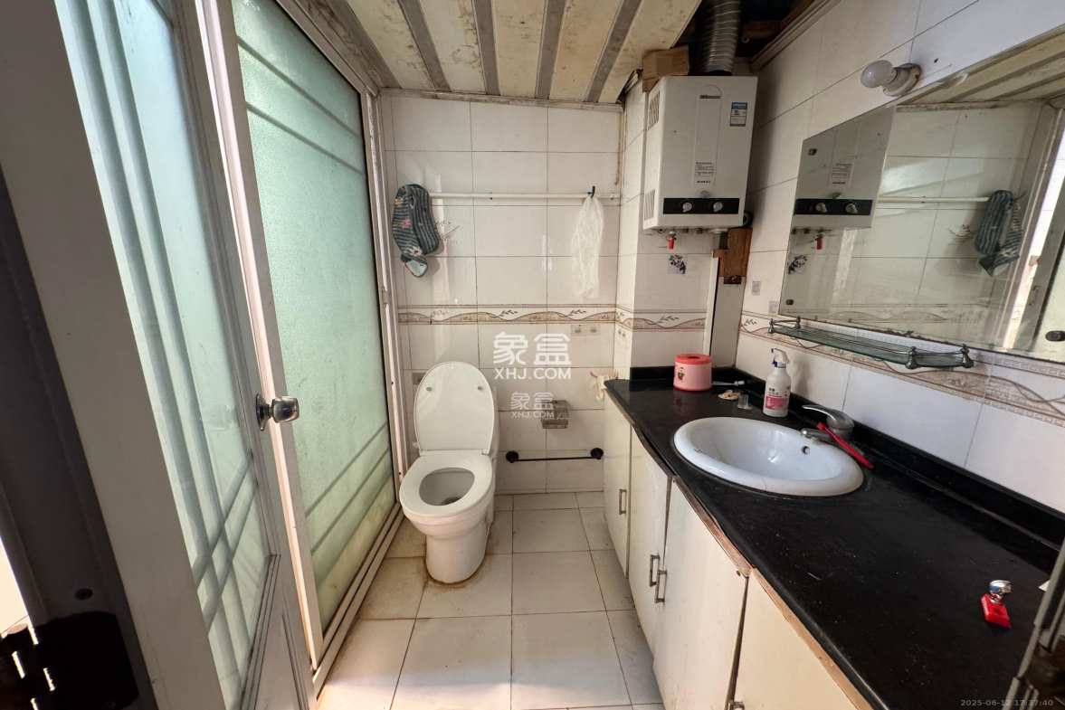 华宝公寓  3室1厅2卫    2500.0元/月 华宝公寓  3室1厅2卫    2500.0元/月室内图