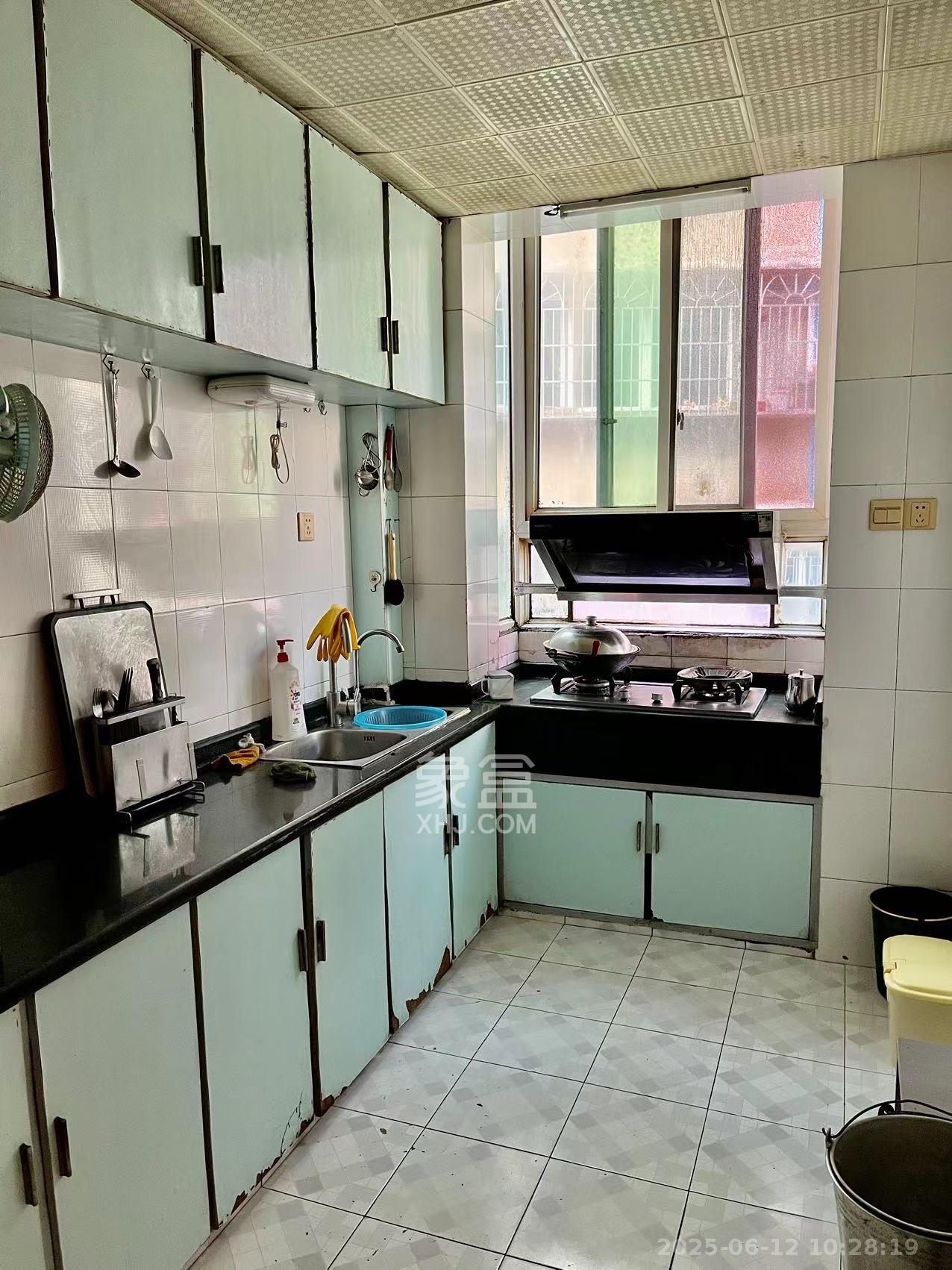 景芳苑  4室2厅2卫    1400.0元/月室内图