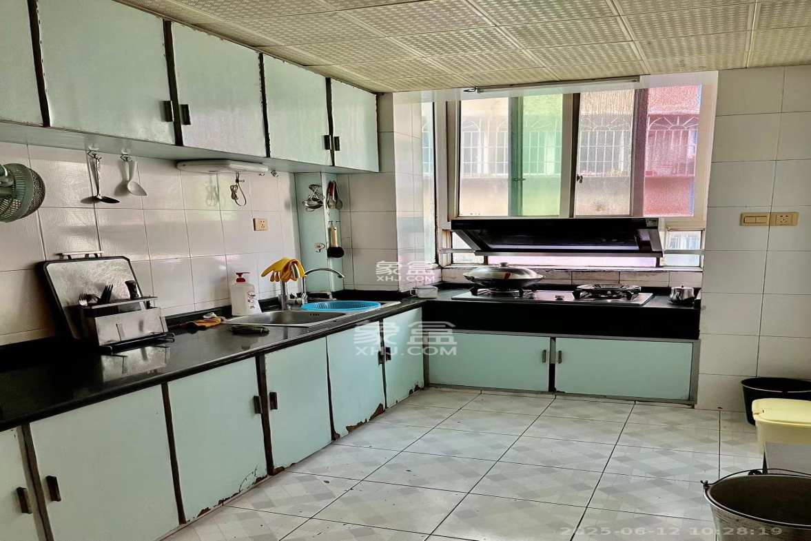 景芳苑  4室2厅2卫    1400.0元/月 景芳苑  4室2厅2卫    1400.0元/月室内图