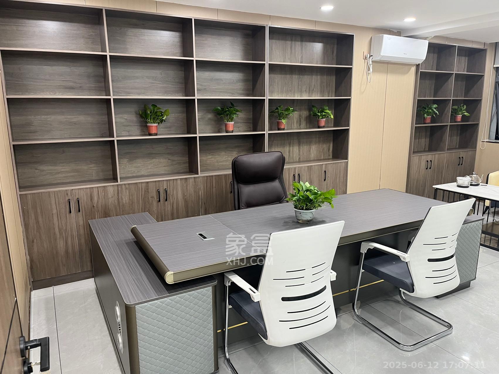 湘域中央 5室2厅1卫 14800.0元/月 湘域中央 5室2厅1卫 14800.0元/月室内图