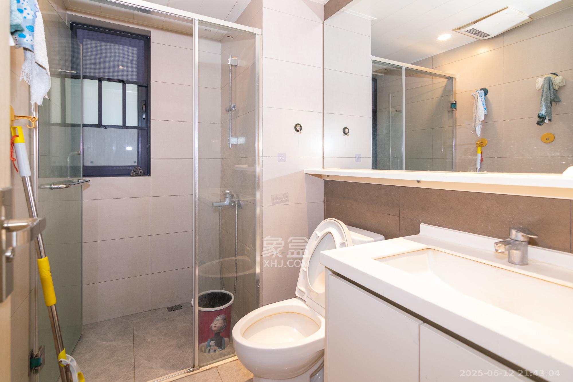 时代年华 3室2厅2卫 74.0万 时代年华 3室2厅2卫 74.0万卫生间