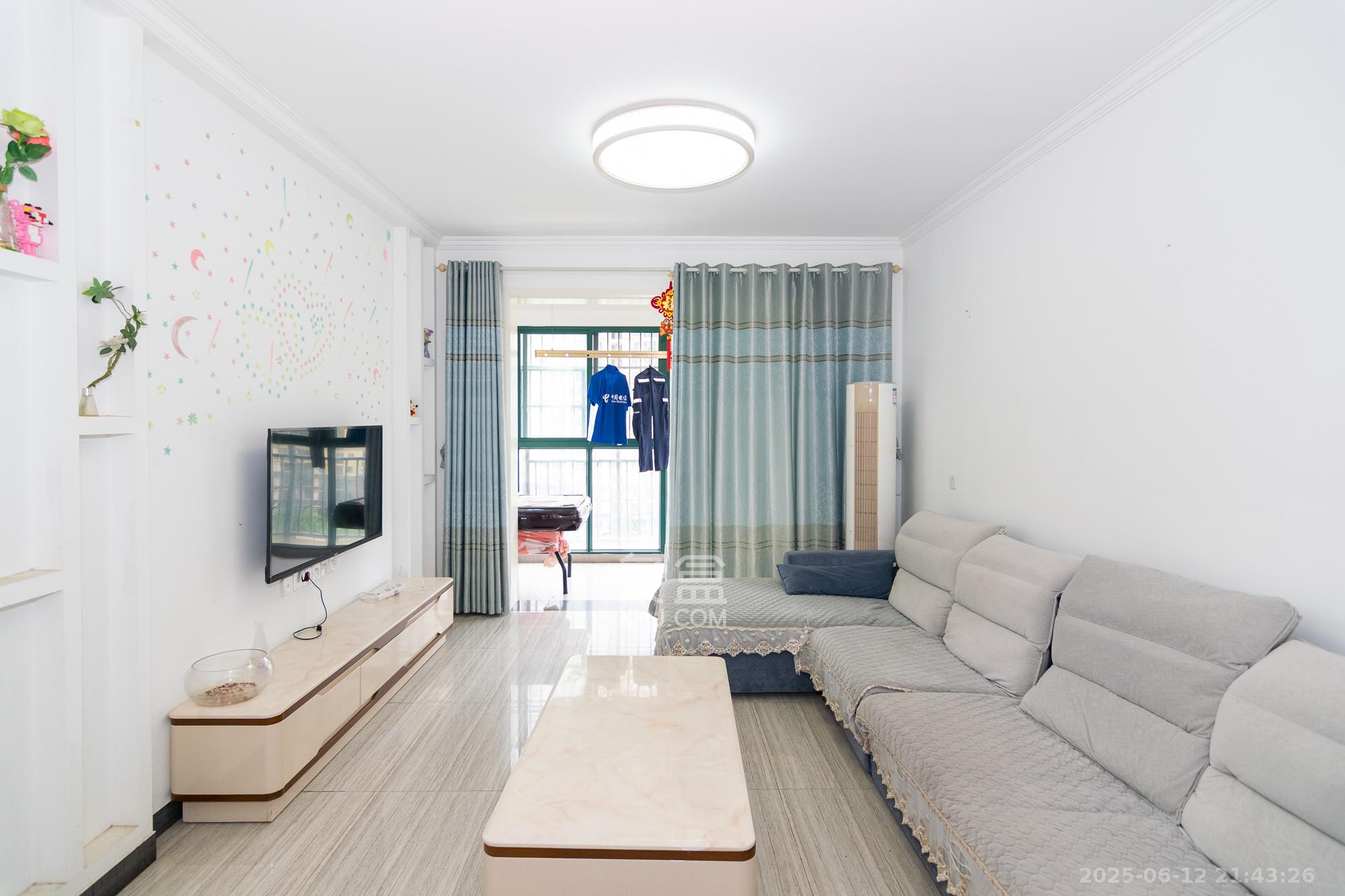 富基世纪公园 3室2厅1卫 62.8万 富基世纪公园 3室2厅1卫 62.8万客厅