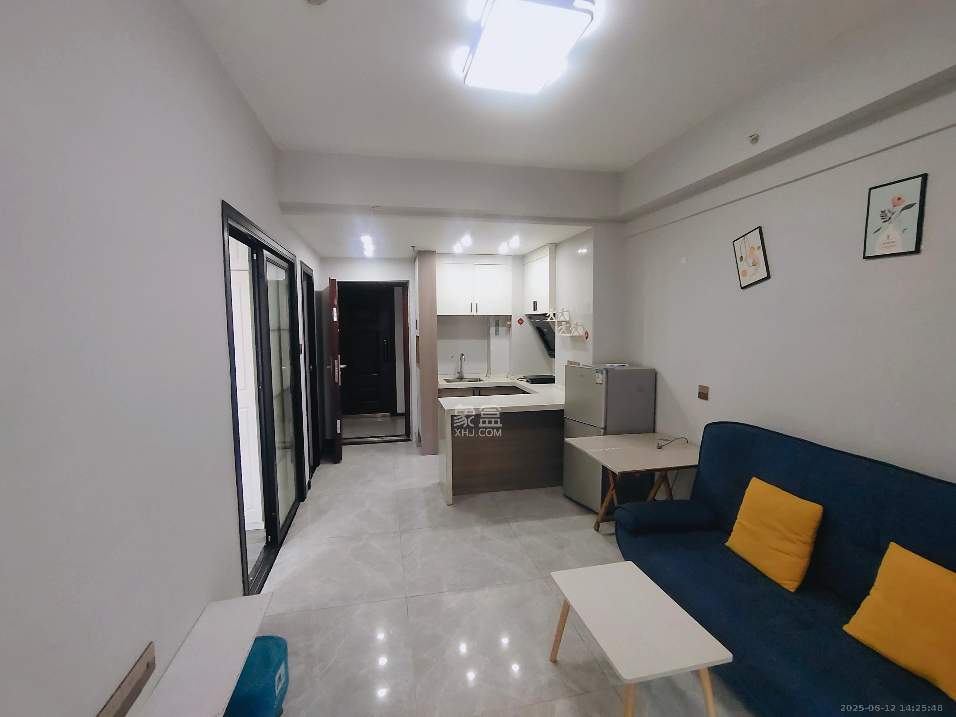 鑫远御文台一期 2室2厅1卫 1800.0元/月 鑫远御文台一期 2室2厅1卫 1800.0元/月室内图