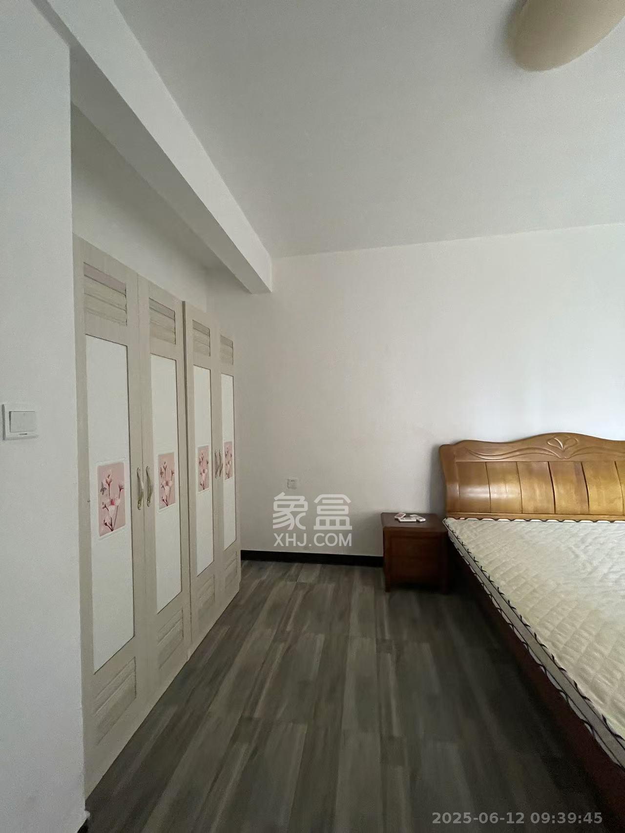 怡海星城 3室2厅2卫 2000.0元/月 怡海星城 3室2厅2卫 2000.0元/月室内图