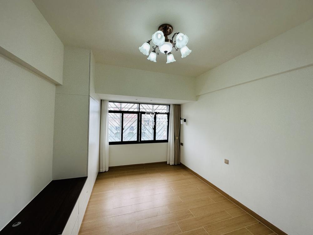 海城大厦 1室0厅1卫 40.0万 海城大厦 1室0厅1卫 40.0万室内图