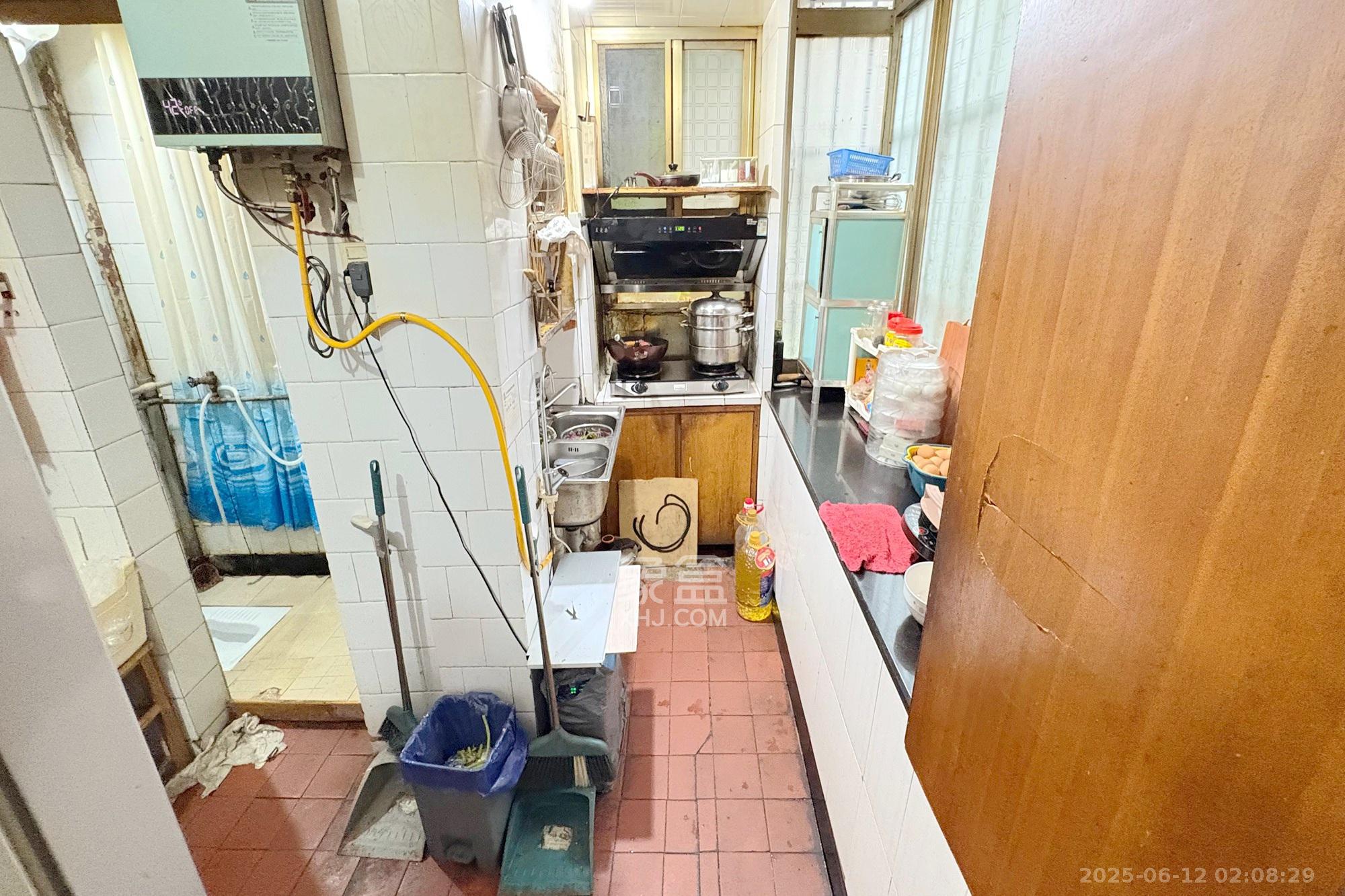 石油化工宿舍（民主巷3号）  2室1厅1卫   56.00万厨房