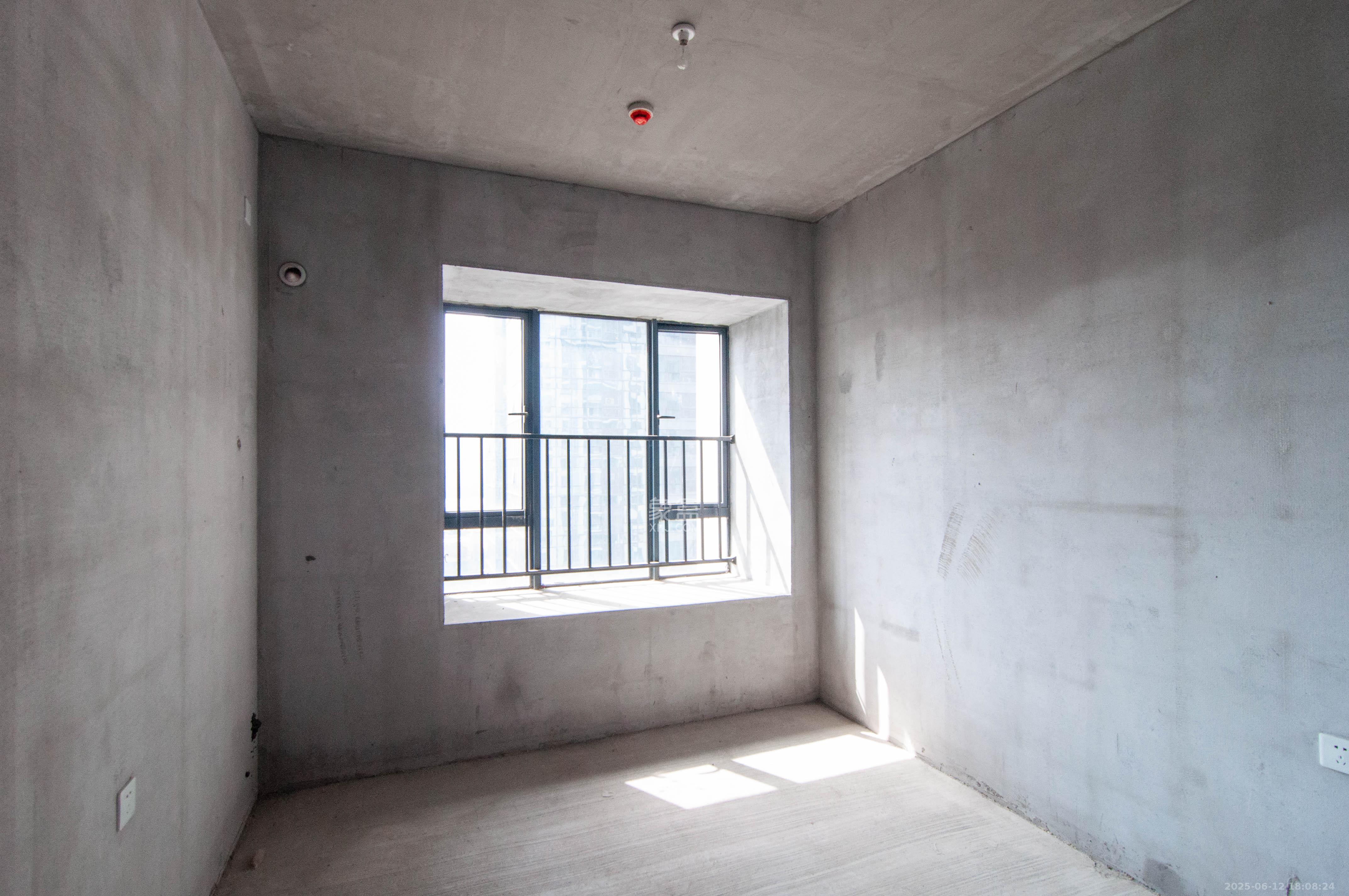 中建梅溪湖中心  4室2厅2卫   238.00万其他