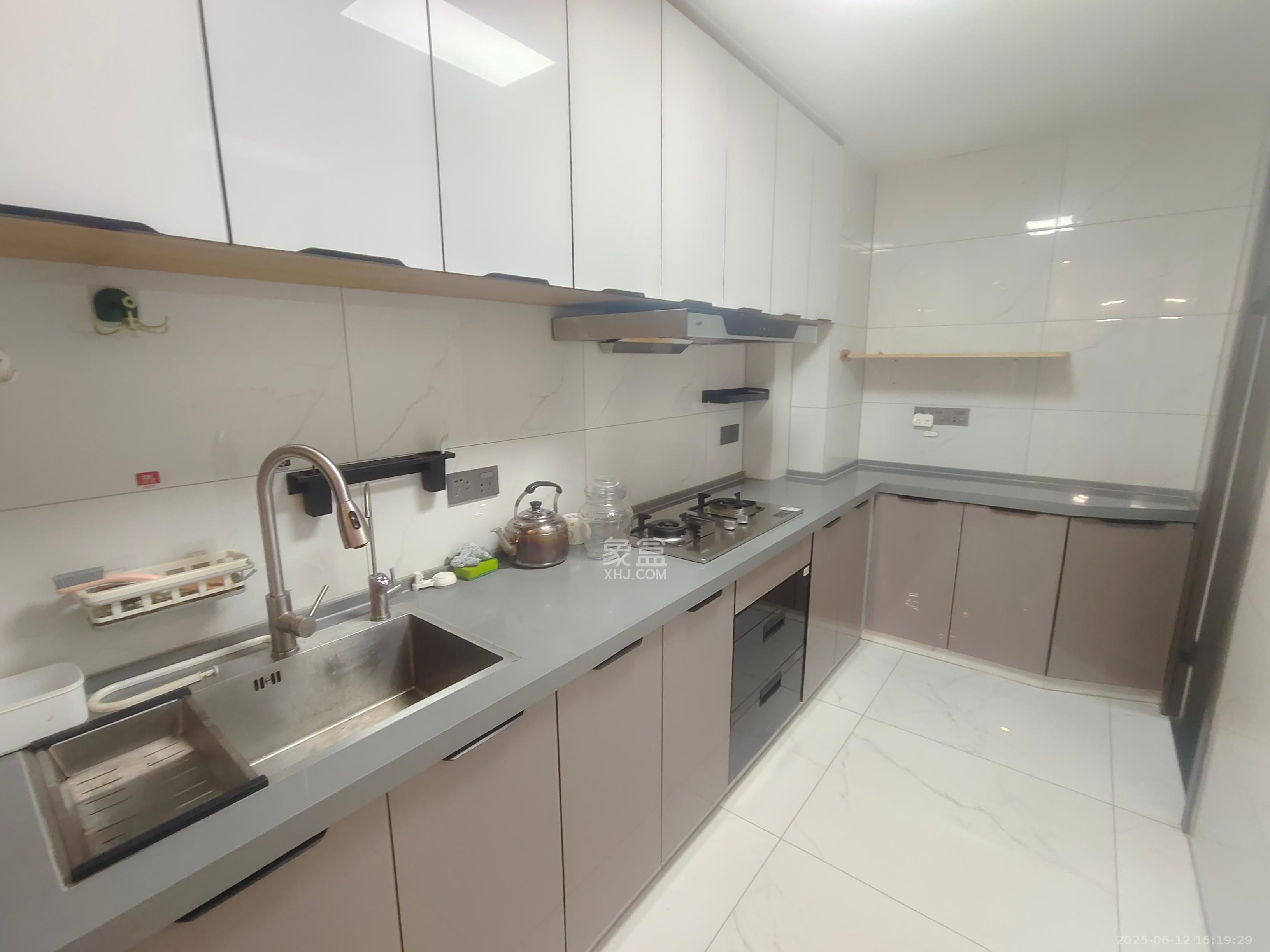 长房时代公馆  3室2厅2卫    3000.0元/月 长房时代公馆  3室2厅2卫    3000.0元/月室内图