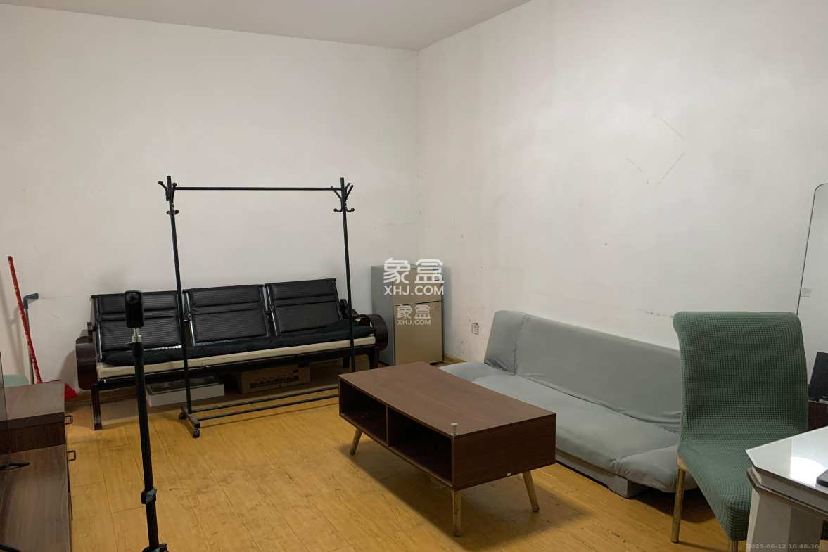 湘府东苑  1室1厅1卫    1300.0元/月 湘府东苑  1室1厅1卫    1300.0元/月室内图