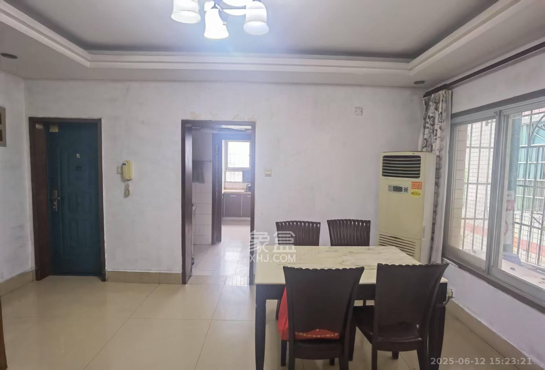 东汉公寓  3室1厅2卫    2000.0元/月室内图