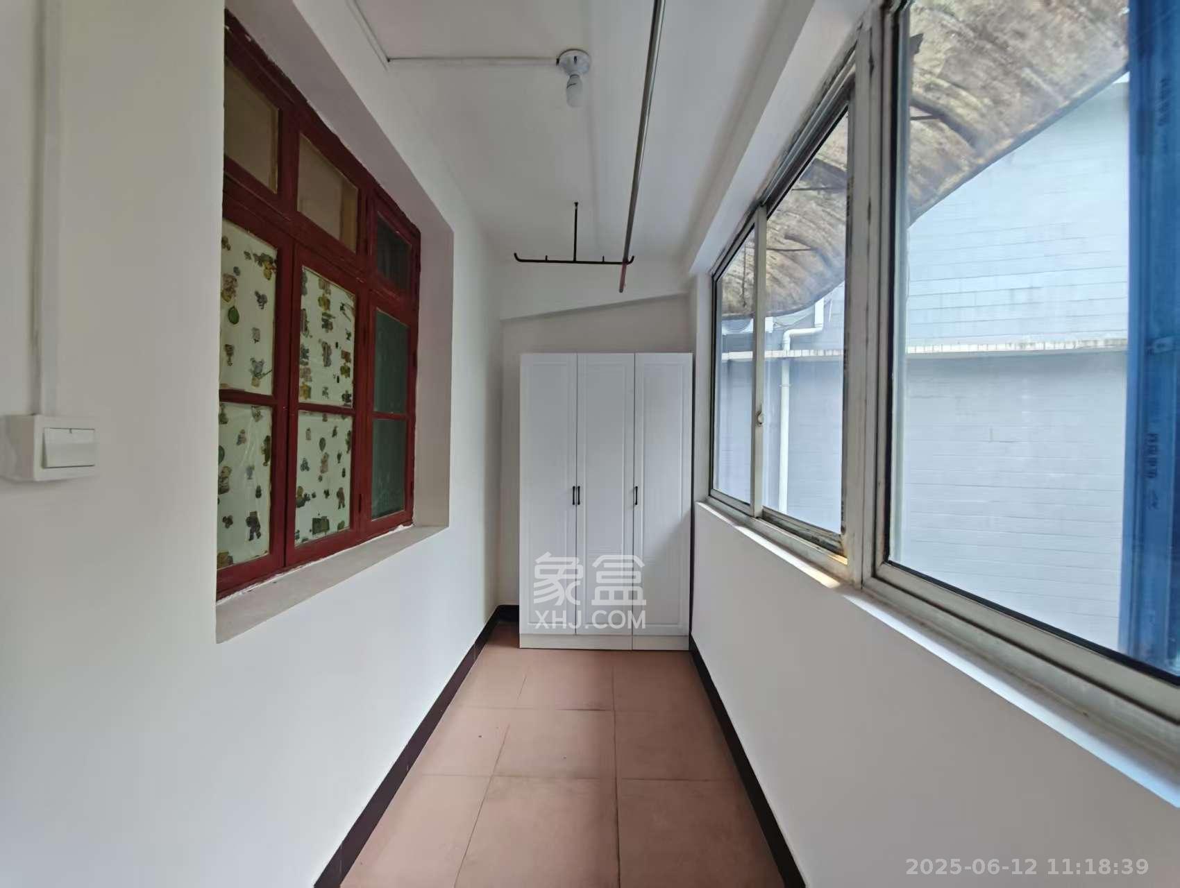 东风路新二村  2室1厅1卫    1700.0元/月室内图