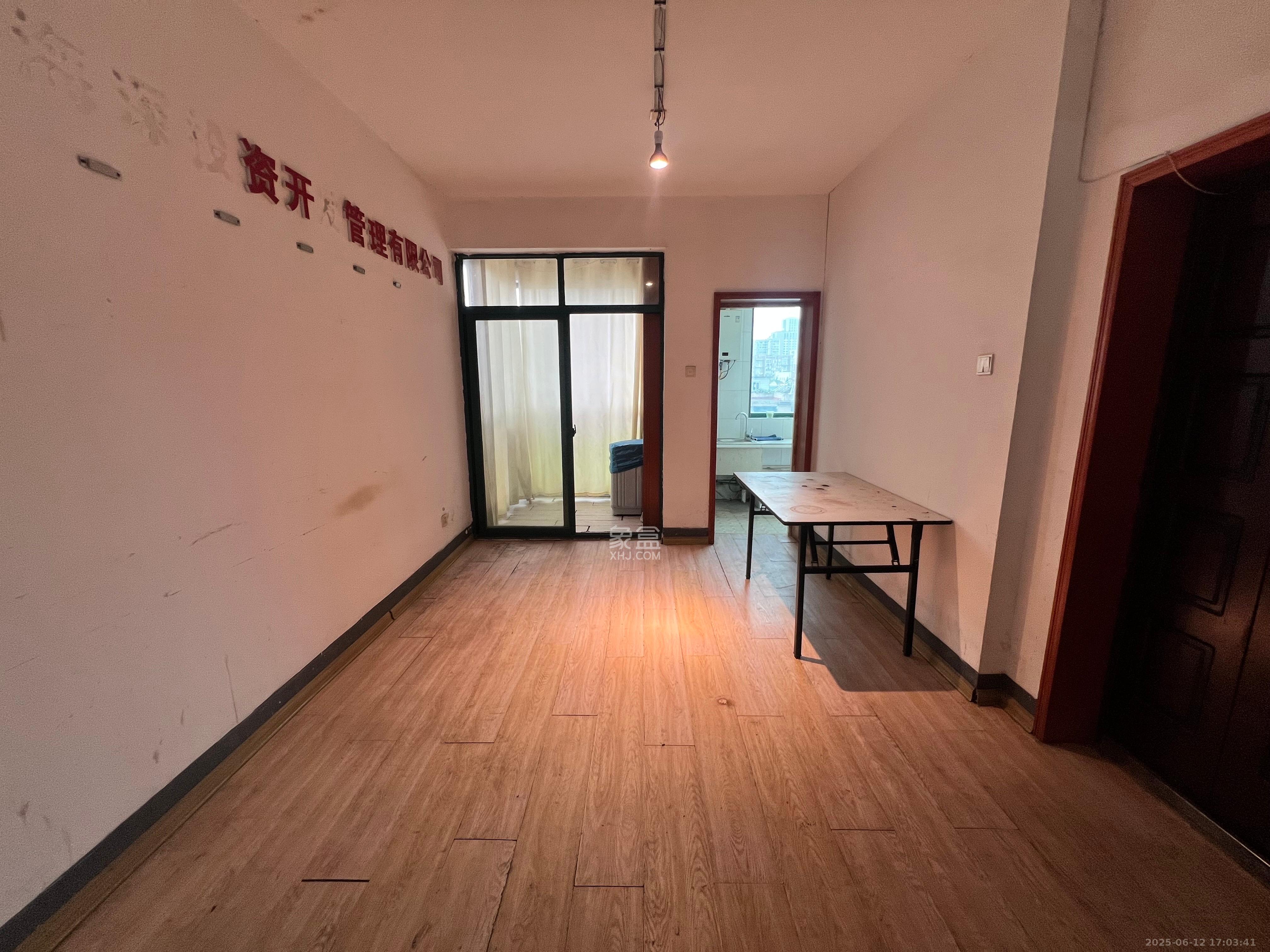 湘府东苑 3室2厅2卫 2300.0元/月 湘府东苑 3室2厅2卫 2300.0元/月室内图