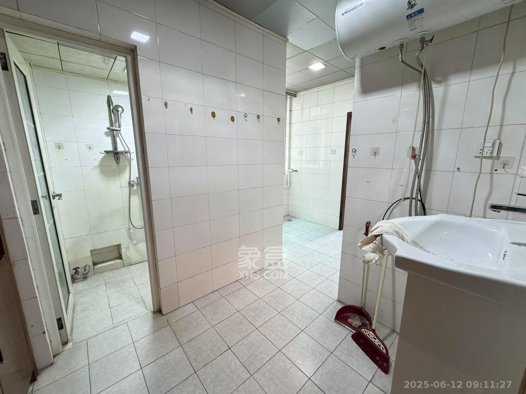 高速公路管理局宿舍 4室2厅2卫 2600.0元/月 高速公路管理局宿舍 4室2厅2卫 2600.0元/月室内图