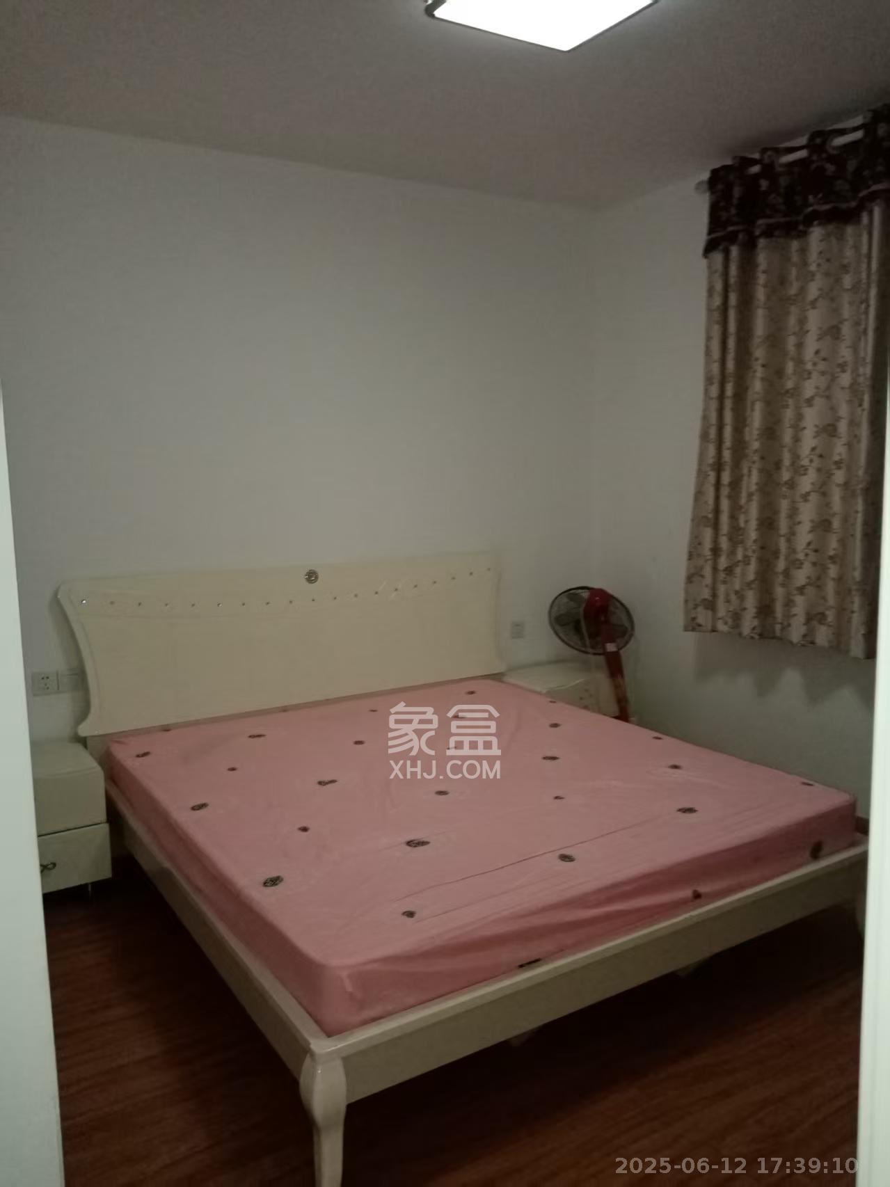 华夏佳园二期  3室2厅1卫   1400.00元/月室内图