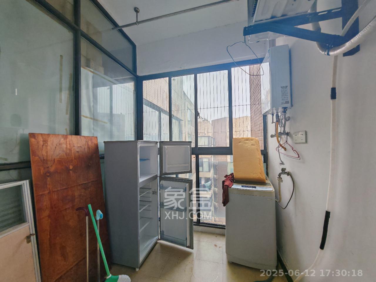 达美D6区  3室2厅1卫   2700.00元/月室内图