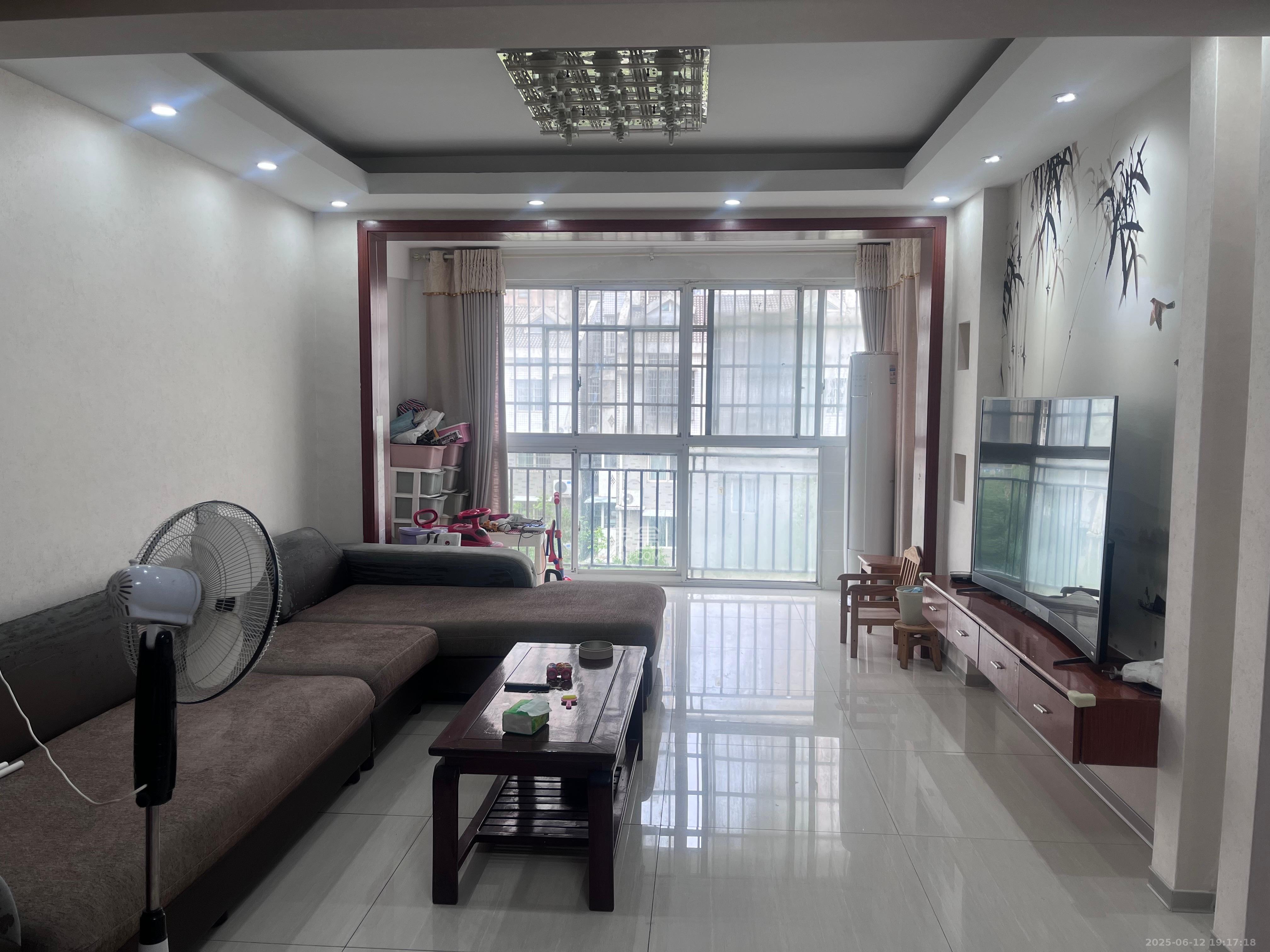 好家园 5室2厅2卫 2500.0元/月 好家园 5室2厅2卫 2500.0元/月室内图