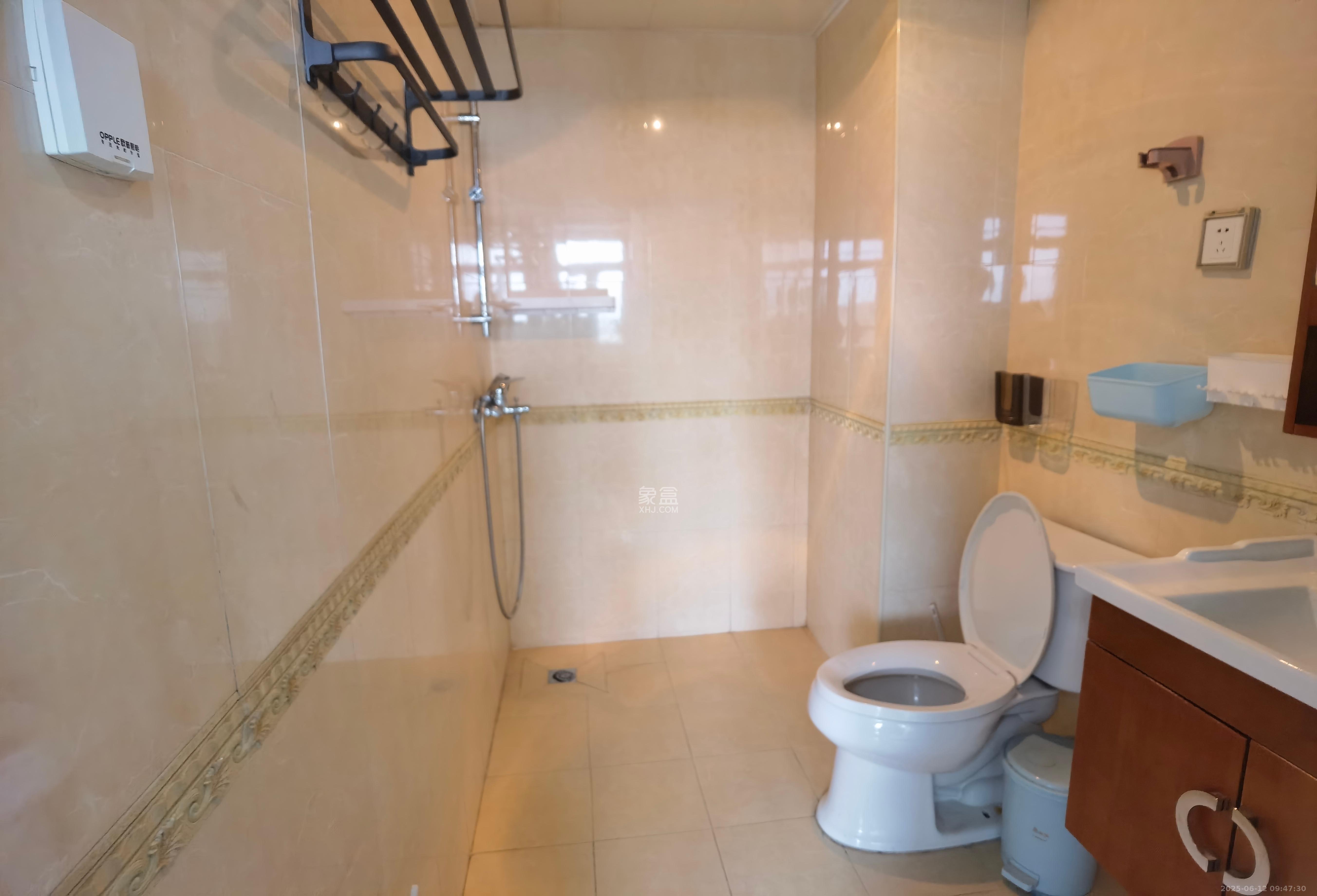 环宇天地、中海地产(中信城市广场二期)  2室2厅1卫    1700.0元/月 环宇天地、中海地产(中信城市广场二期)  2室2厅1卫    1700.0元/月室内图