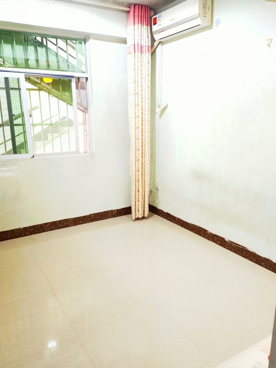 钟山大厦(义龙西路中山大厦) 1室0厅1卫 28.0万 钟山大厦(义龙西路中山大厦) 1室0厅1卫 28.0万客厅