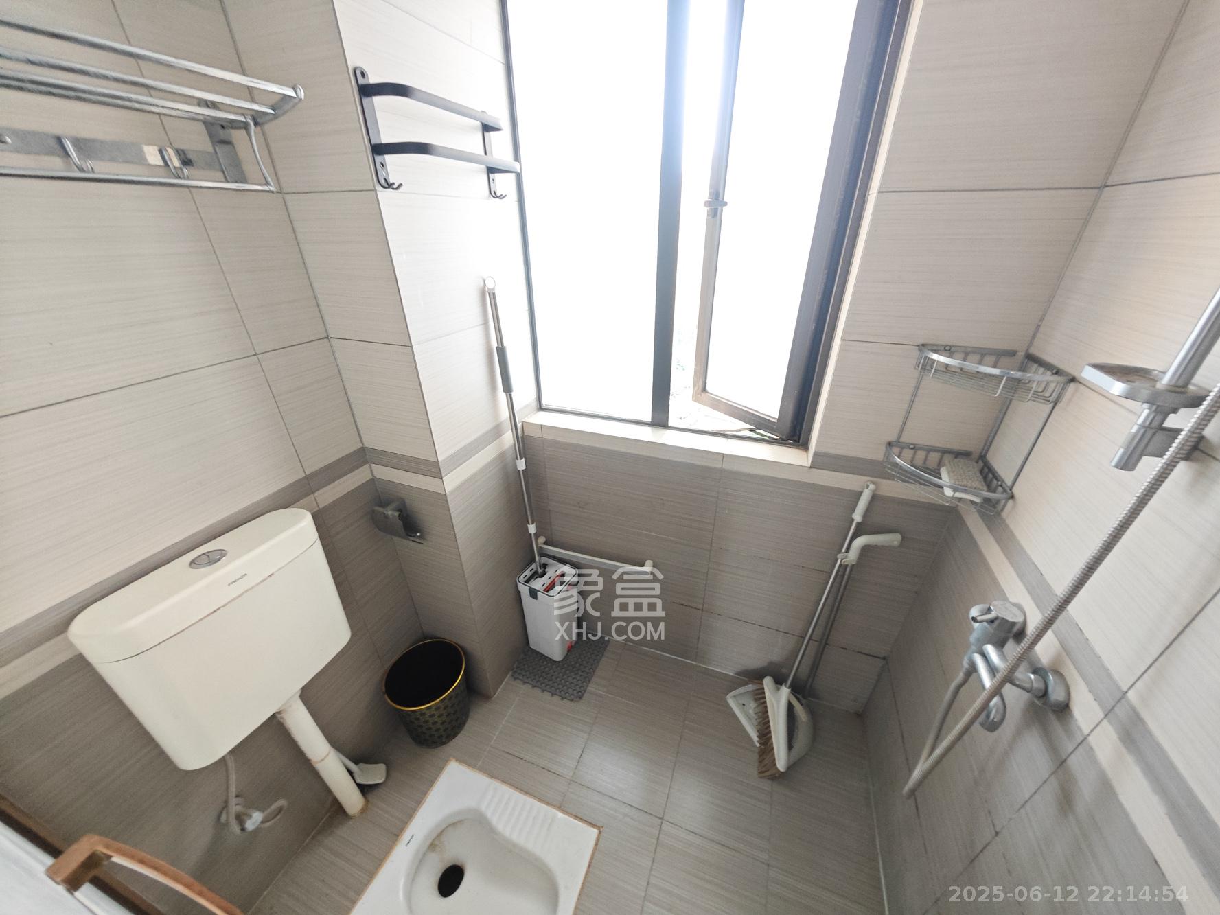 卓越蔚蓝城邦 3室2厅2卫 95.0万 卓越蔚蓝城邦 3室2厅2卫 95.0万卫生间