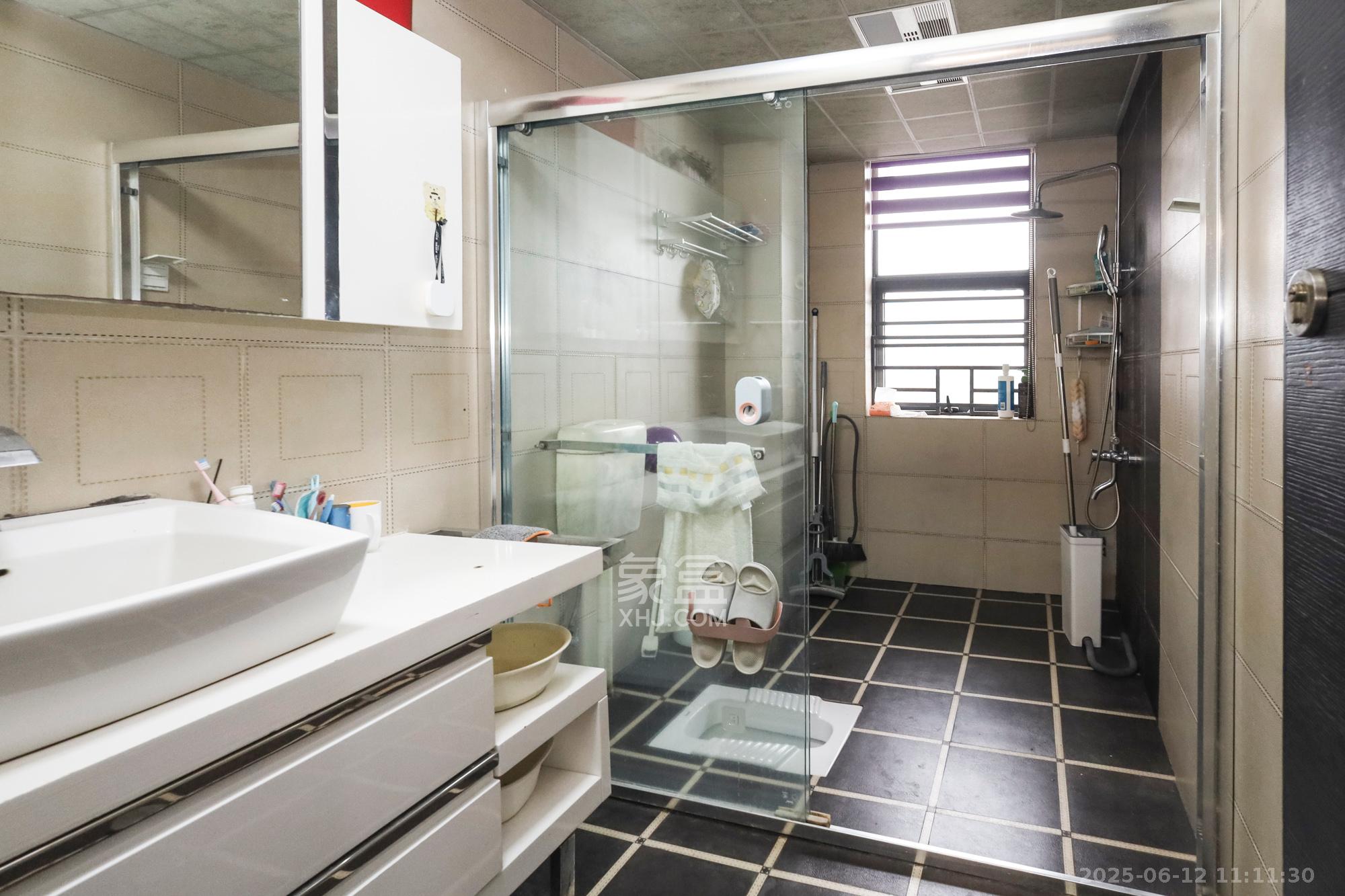 双湾国际(湘江御景花园) 4室2厅2卫 3500.0元/月 双湾国际(湘江御景花园) 4室2厅2卫 3500.0元/月室内图