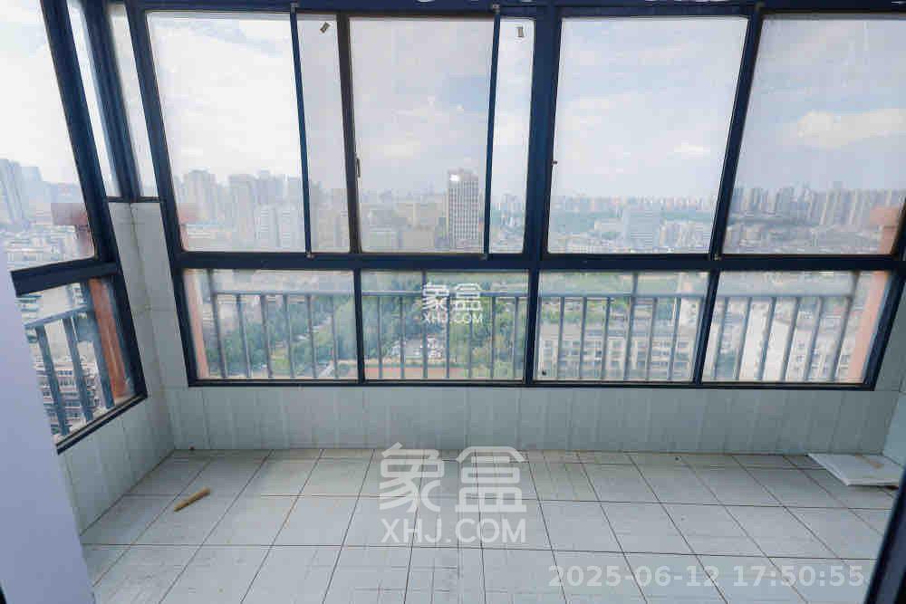 上海城小区  4室2厅2卫   2600.00元/月室内图