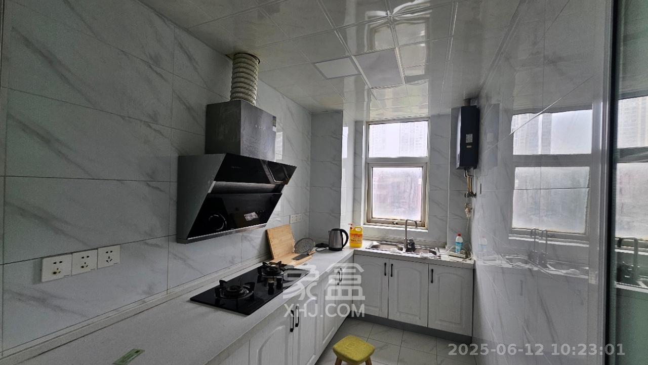 庄园心伽泊 1室2厅1卫 2600.0元/月 庄园心伽泊 1室2厅1卫 2600.0元/月室内图