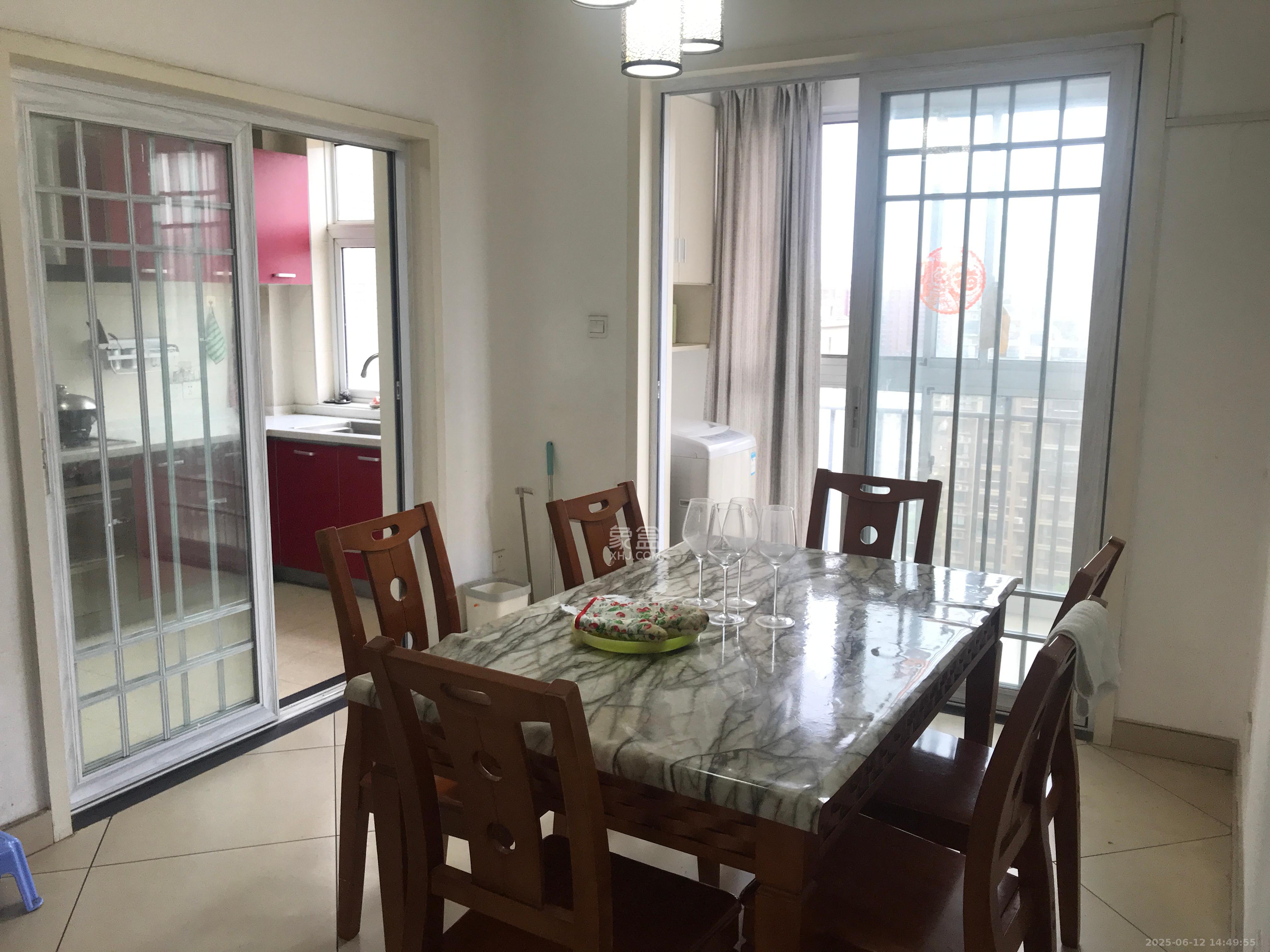 嘉盛华庭（一期、二期、三期）  3室1厅1卫    2800.0元/月室内图