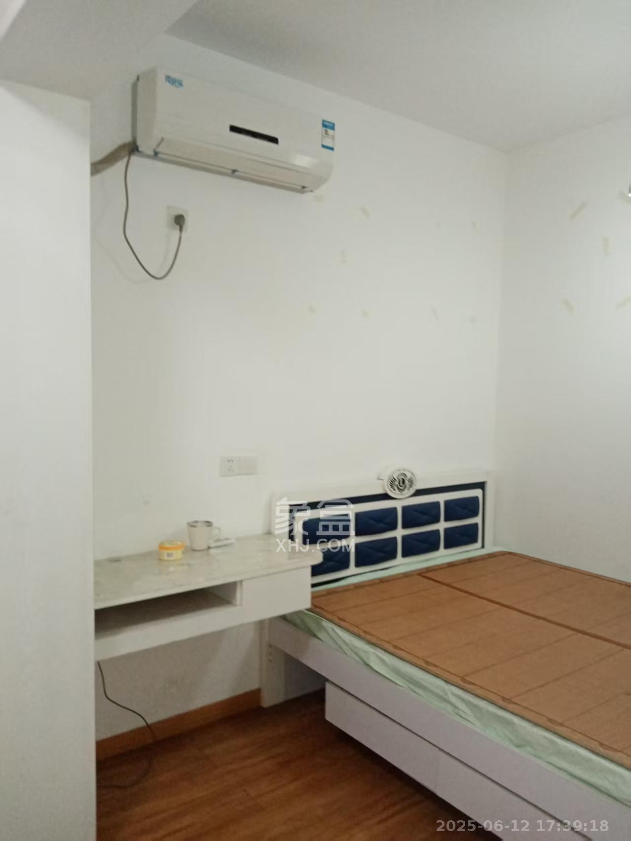 华夏佳园二期  3室2厅1卫   1400.00元/月室内图