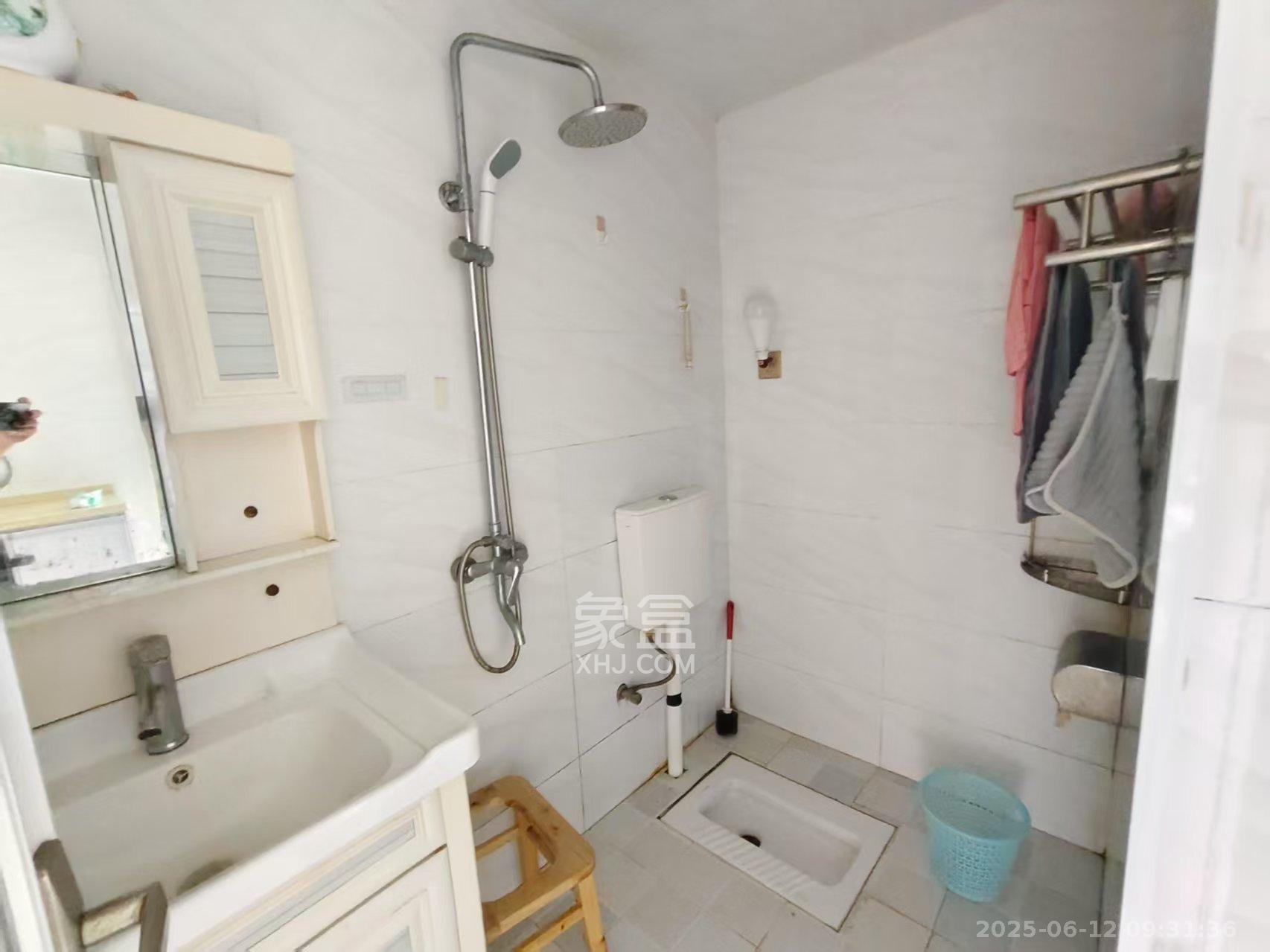 青春里小区 2室2厅1卫 1200.0元/月 青春里小区 2室2厅1卫 1200.0元/月室内图