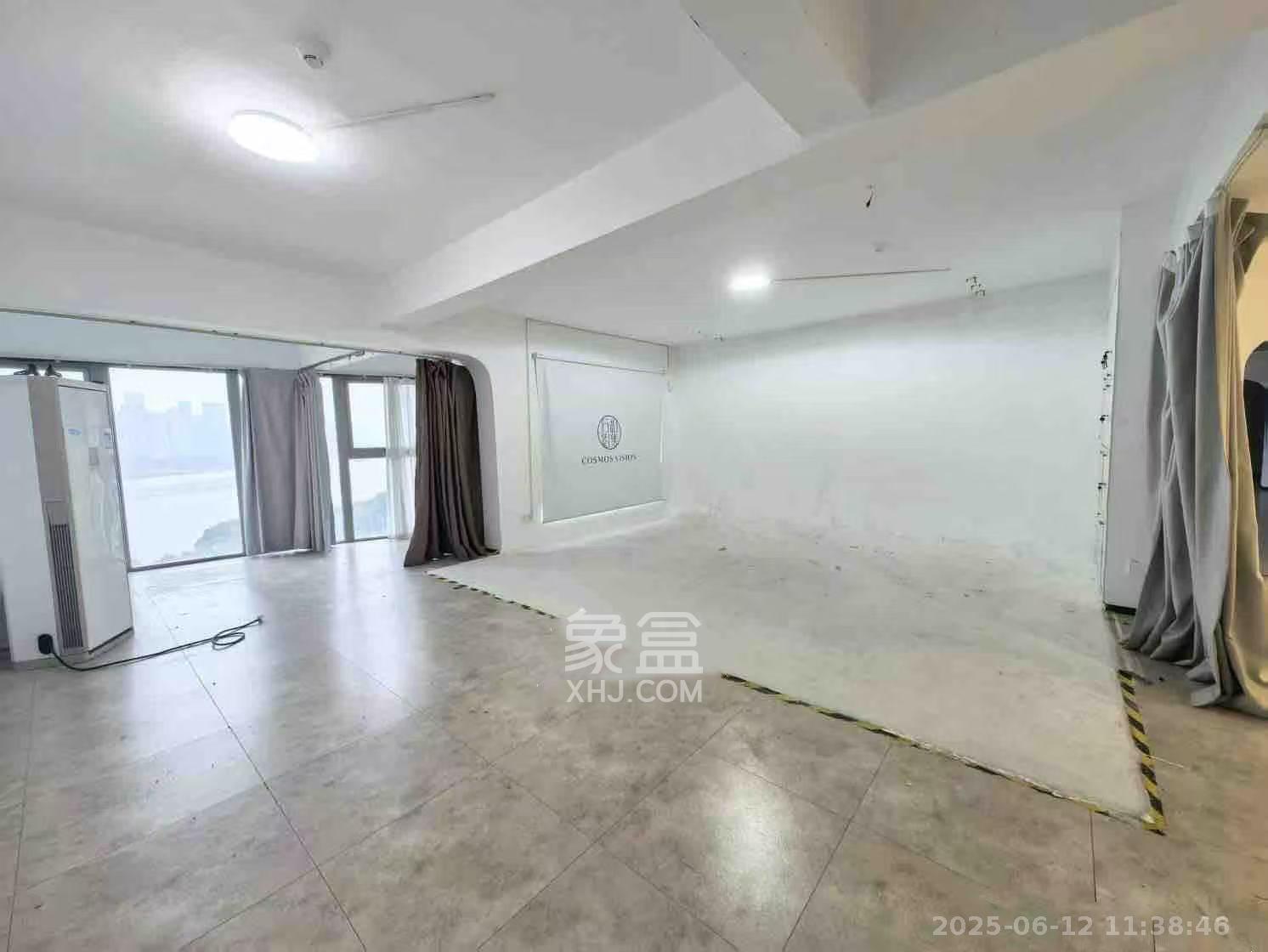 潮宗御苑  3室2厅2卫    6500.0元/月 潮宗御苑  3室2厅2卫    6500.0元/月室内图