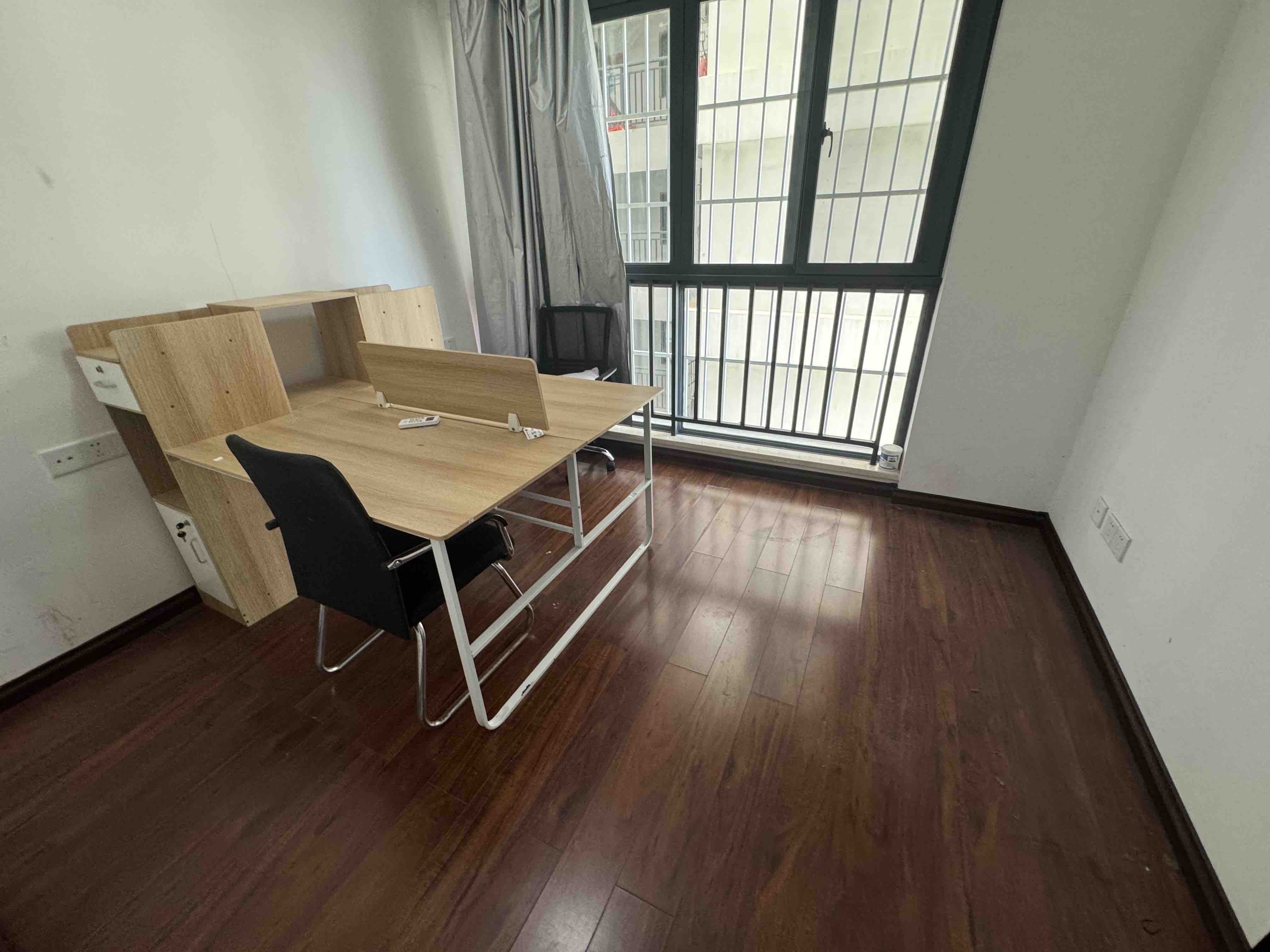 椰岛广场 3室2厅2卫 165.0万 椰岛广场 3室2厅2卫 165.0万客厅