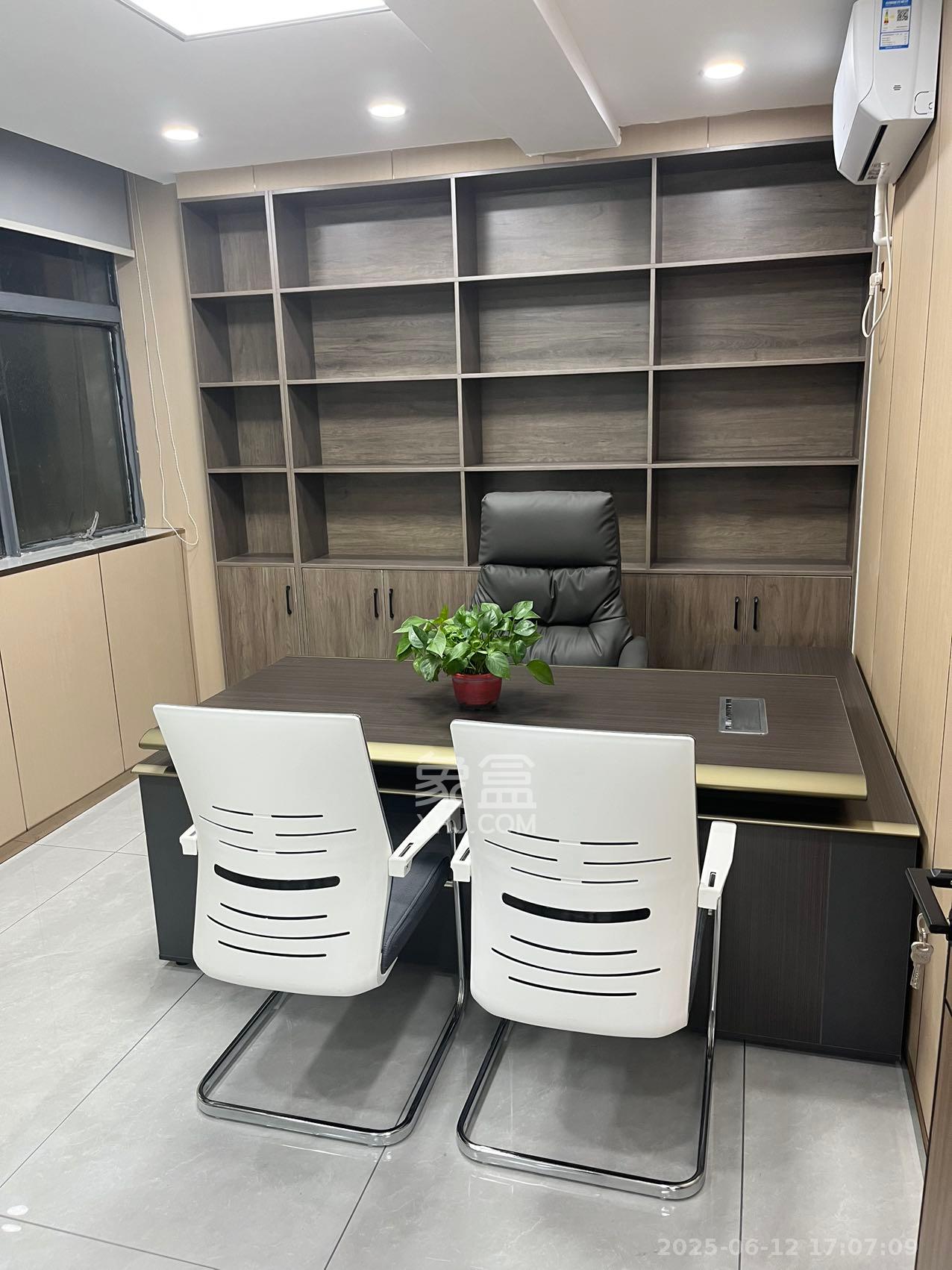 湘域中央 5室2厅1卫 14800.0元/月 湘域中央 5室2厅1卫 14800.0元/月室内图