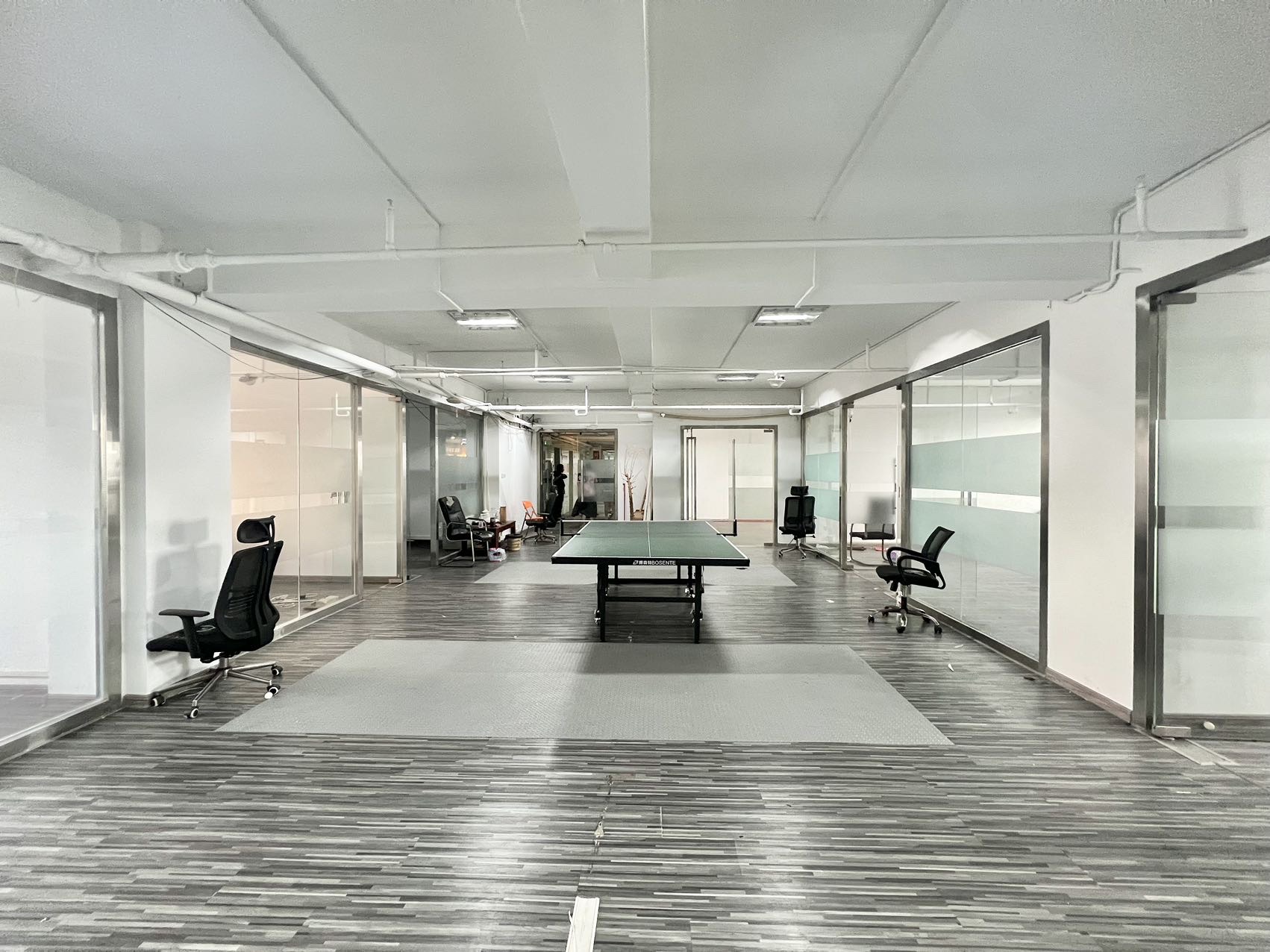 华信大厦 1室0厅0卫 10000.0元/月 华信大厦 1室0厅0卫 10000.0元/月室内图