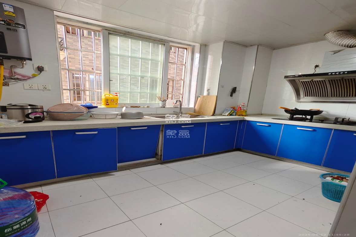 明天一城 1室1厅1卫 700.0元/月 明天一城 1室1厅1卫 700.0元/月室内图