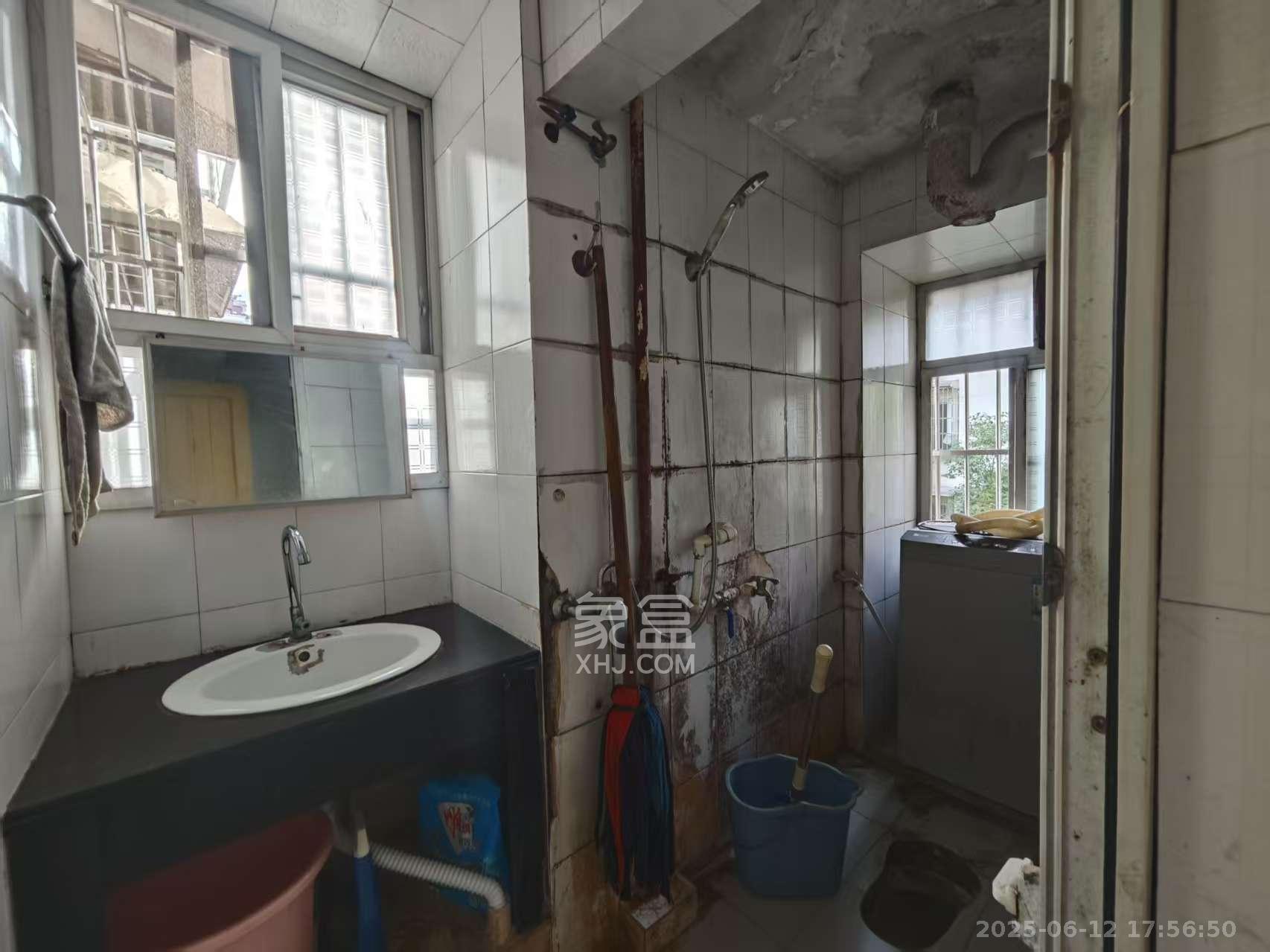 红花坡社区  3室2厅1卫   1200.00元/月室内图