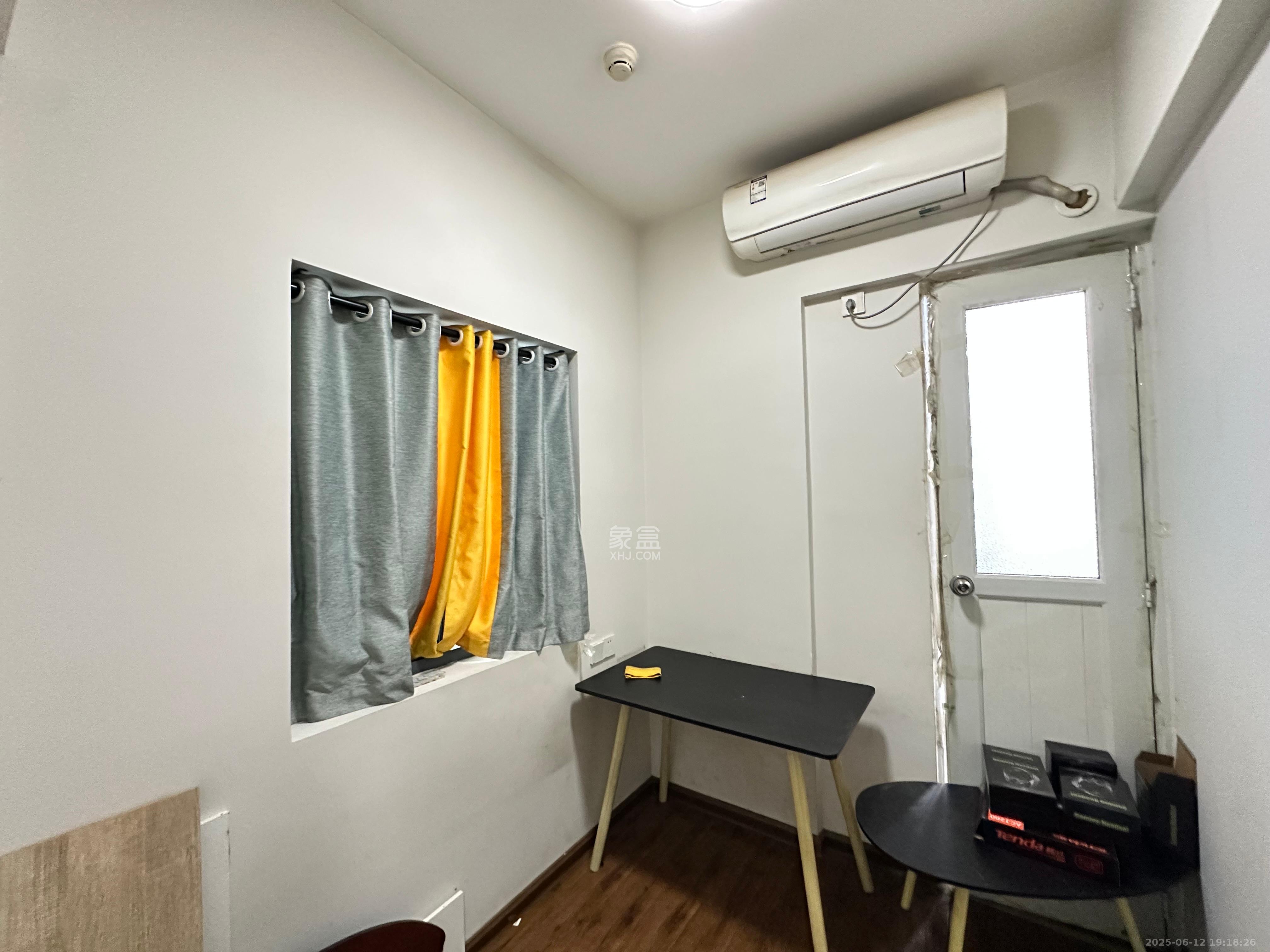 天祥水晶湾  4室2厅2卫   3800.00元/月室内图