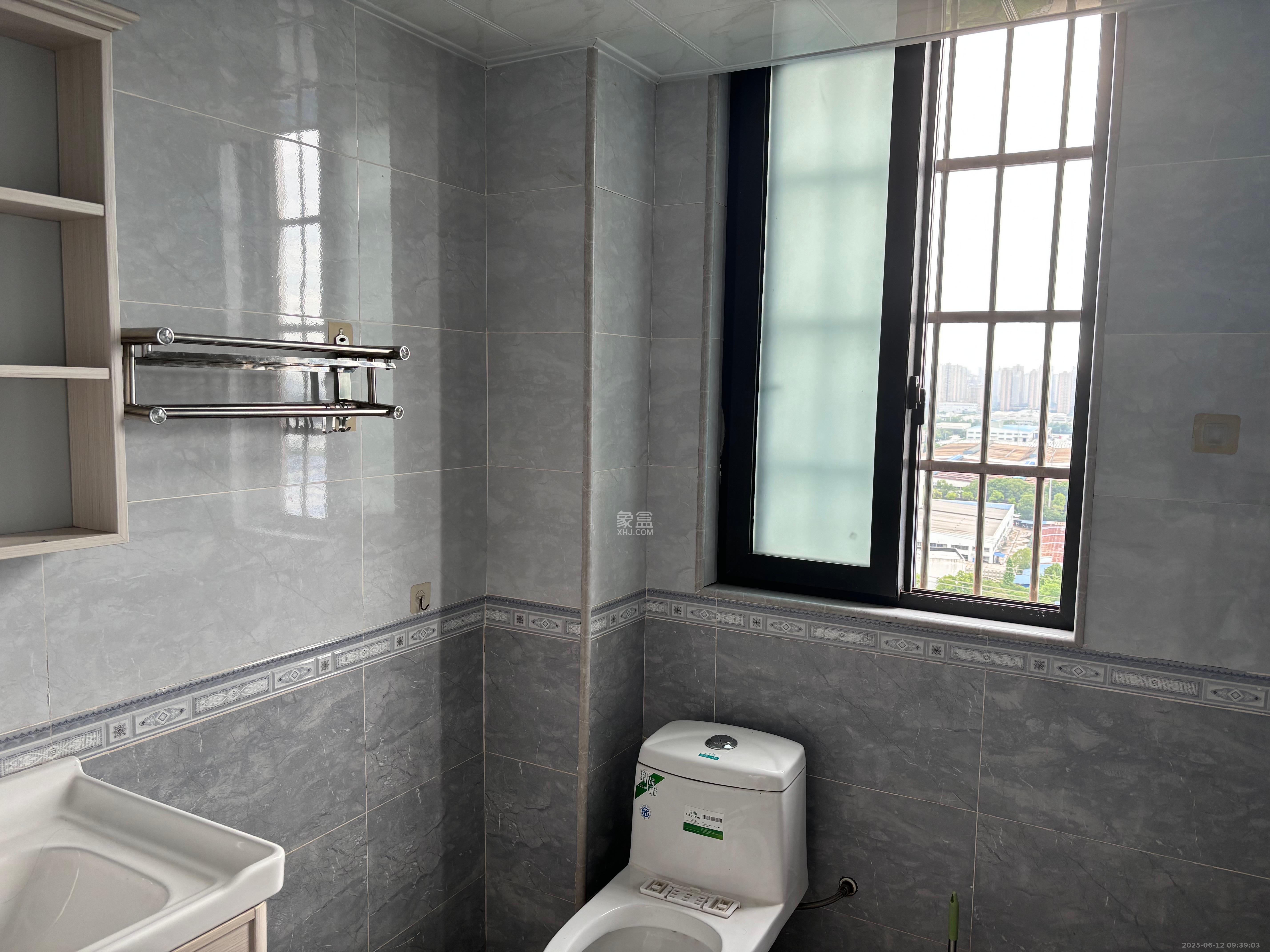 时代港湾 2室2厅1卫 1300.0元/月 时代港湾 2室2厅1卫 1300.0元/月室内图