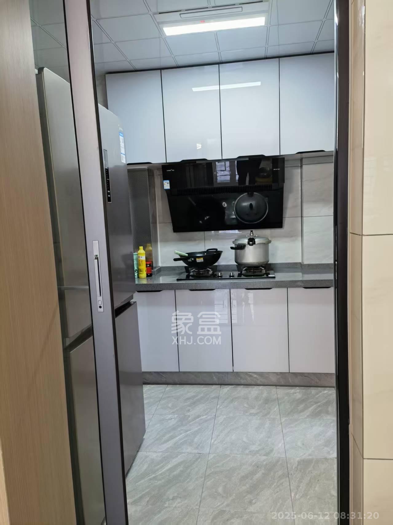 长房云时代  3室2厅1卫   2800.00元/月室内图