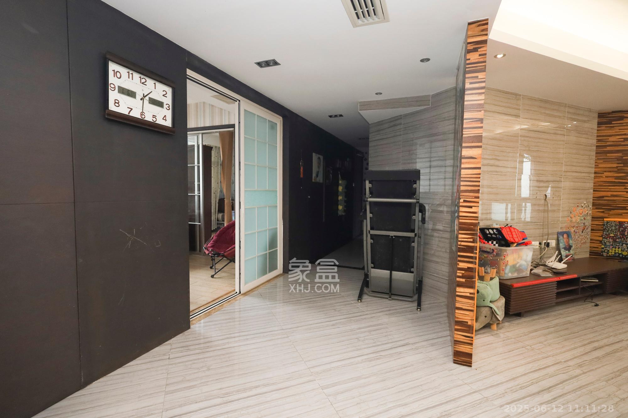 双湾国际(湘江御景花园) 4室2厅2卫 3500.0元/月 双湾国际(湘江御景花园) 4室2厅2卫 3500.0元/月室内图