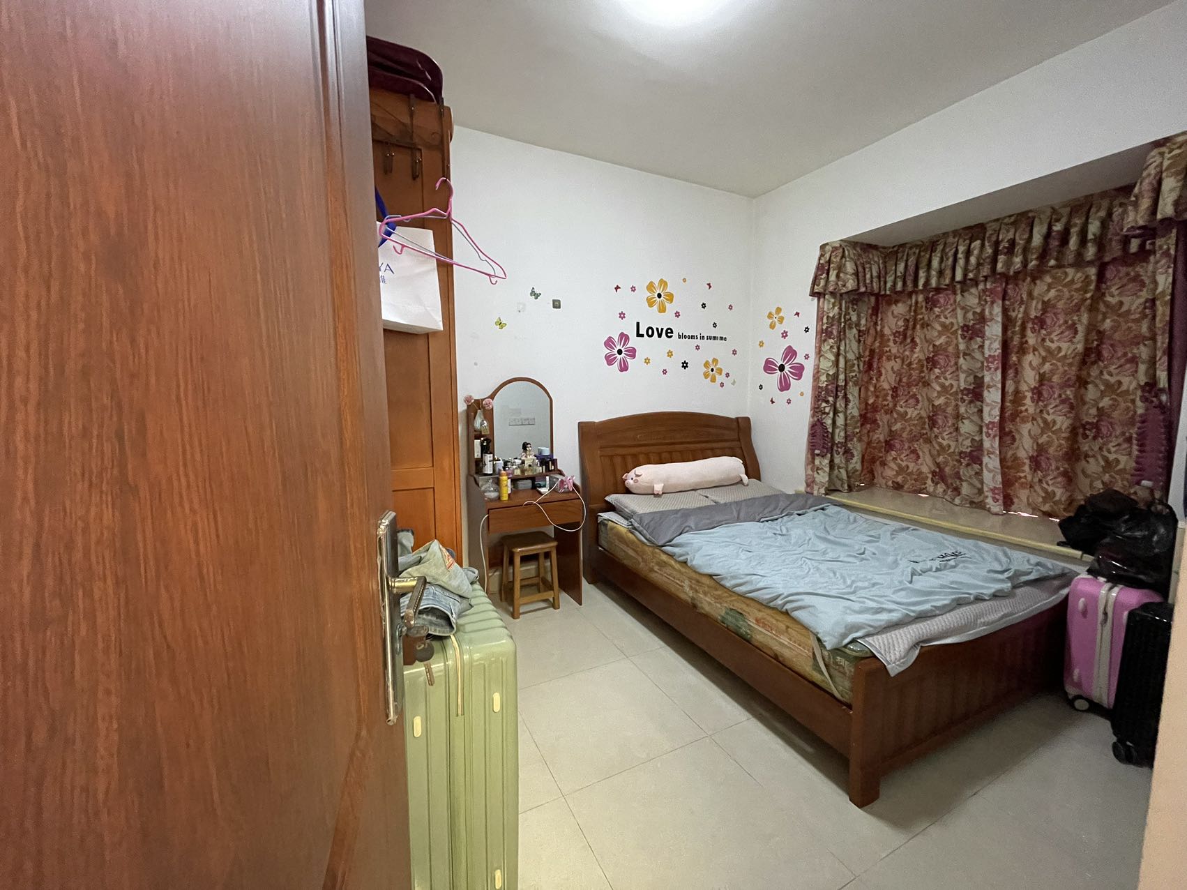 凤翔花园(A区) 2室2厅1卫 75.0万 凤翔花园(A区) 2室2厅1卫 75.0万客厅