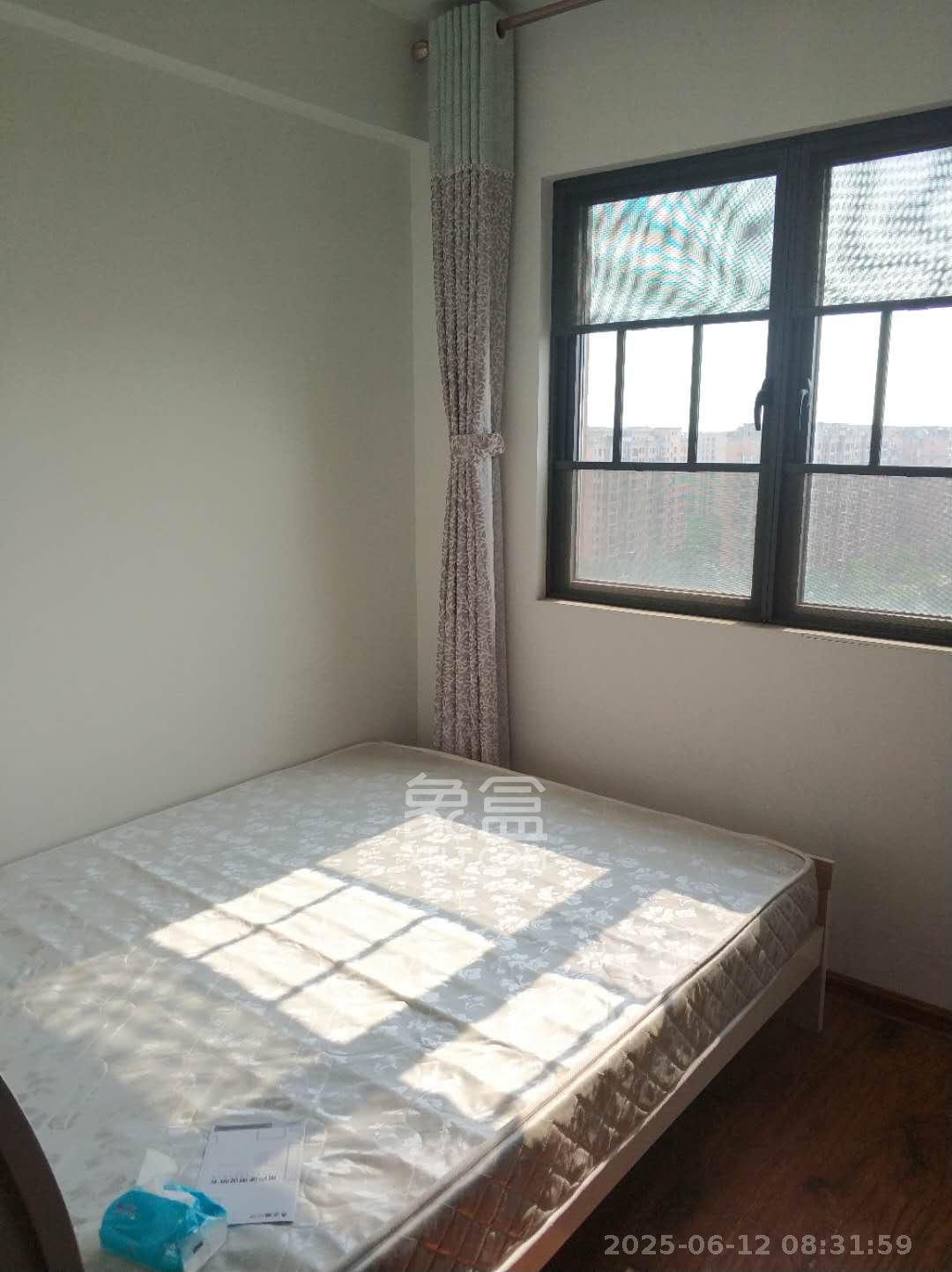 中建芙蓉嘉苑  3室2厅1卫   2200.00元/月室内图