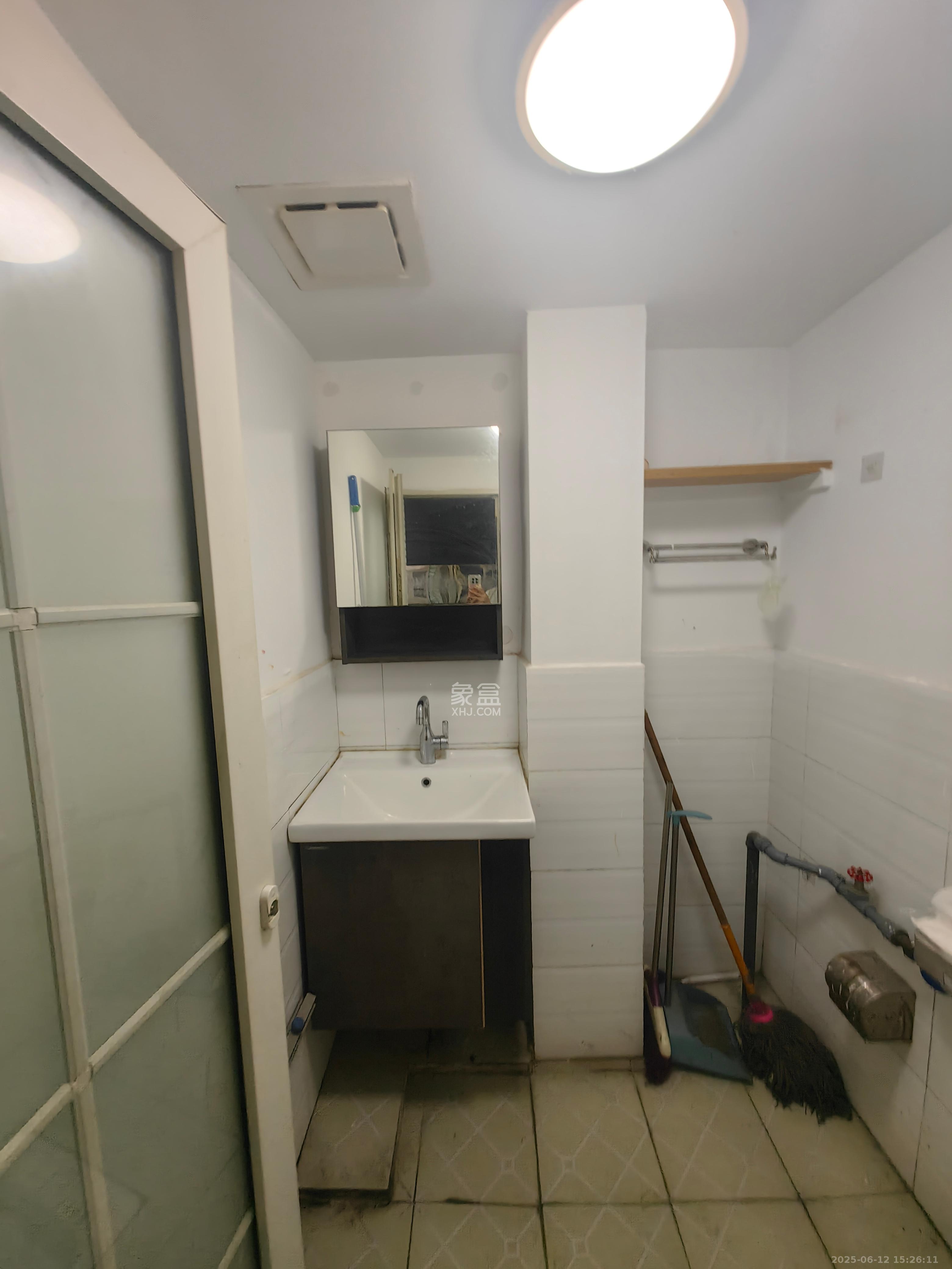 摩天一号 2室1厅1卫 3000.0元/月 摩天一号 2室1厅1卫 3000.0元/月室内图