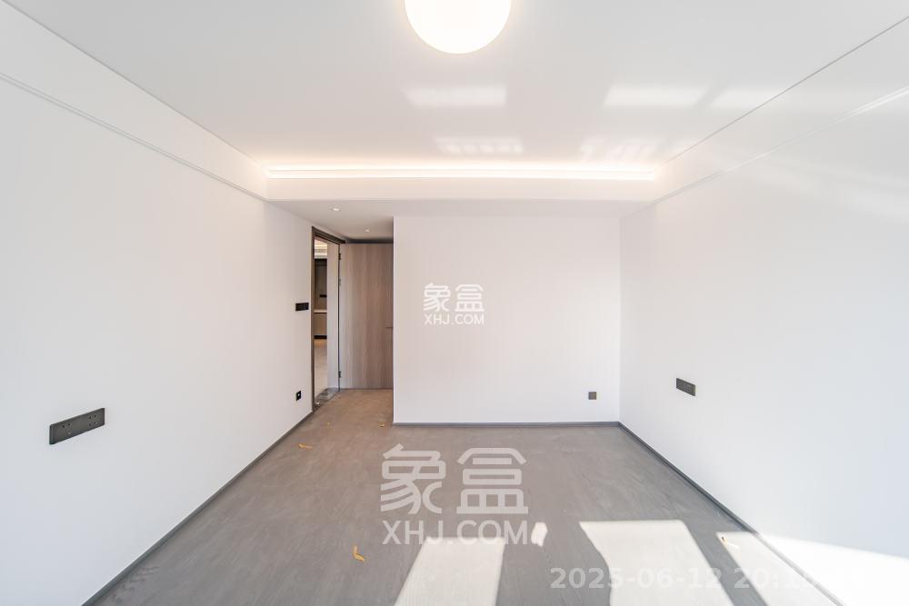 华润置地润樾府  3室2厅2卫   2800.00元/月室内图