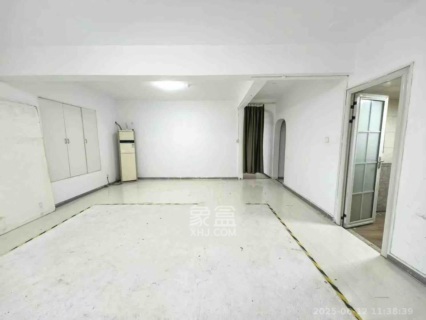 潮宗御苑  3室2厅2卫    6500.0元/月 潮宗御苑  3室2厅2卫    6500.0元/月室内图