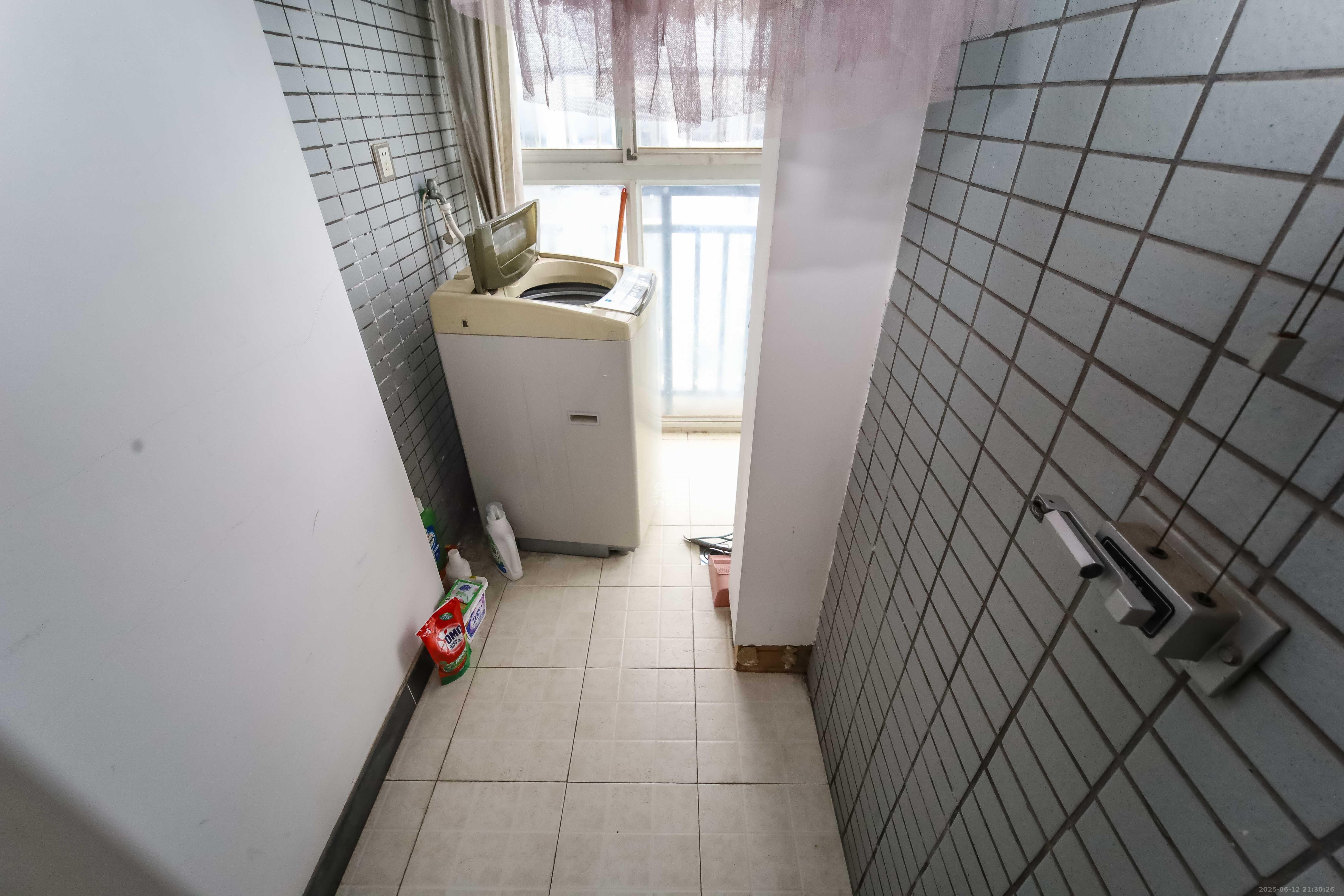 长房东郡  3室2厅2卫   142.60万阳台