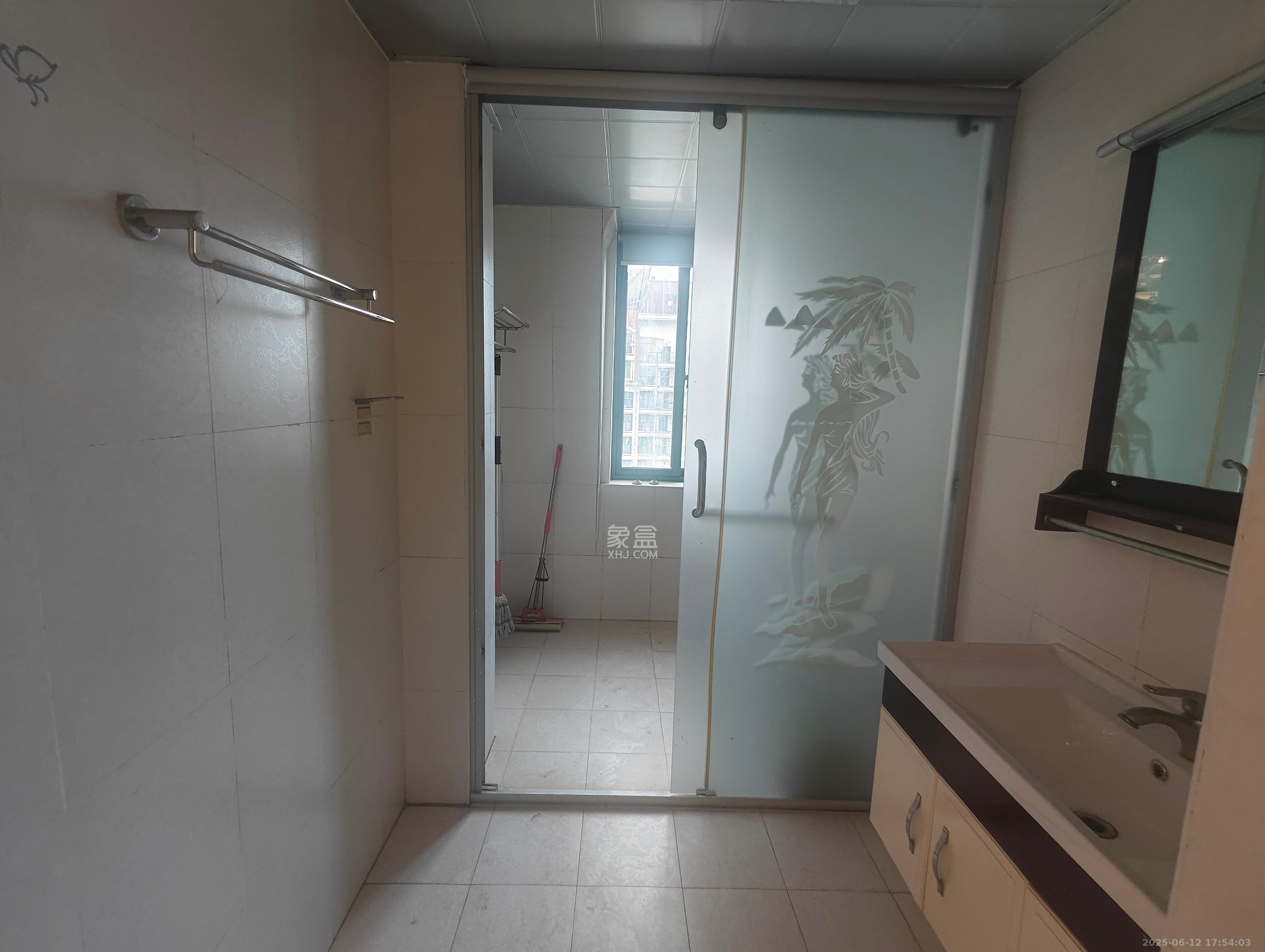 蝴蝶谷  3室2厅2卫   850.00元/月室内图