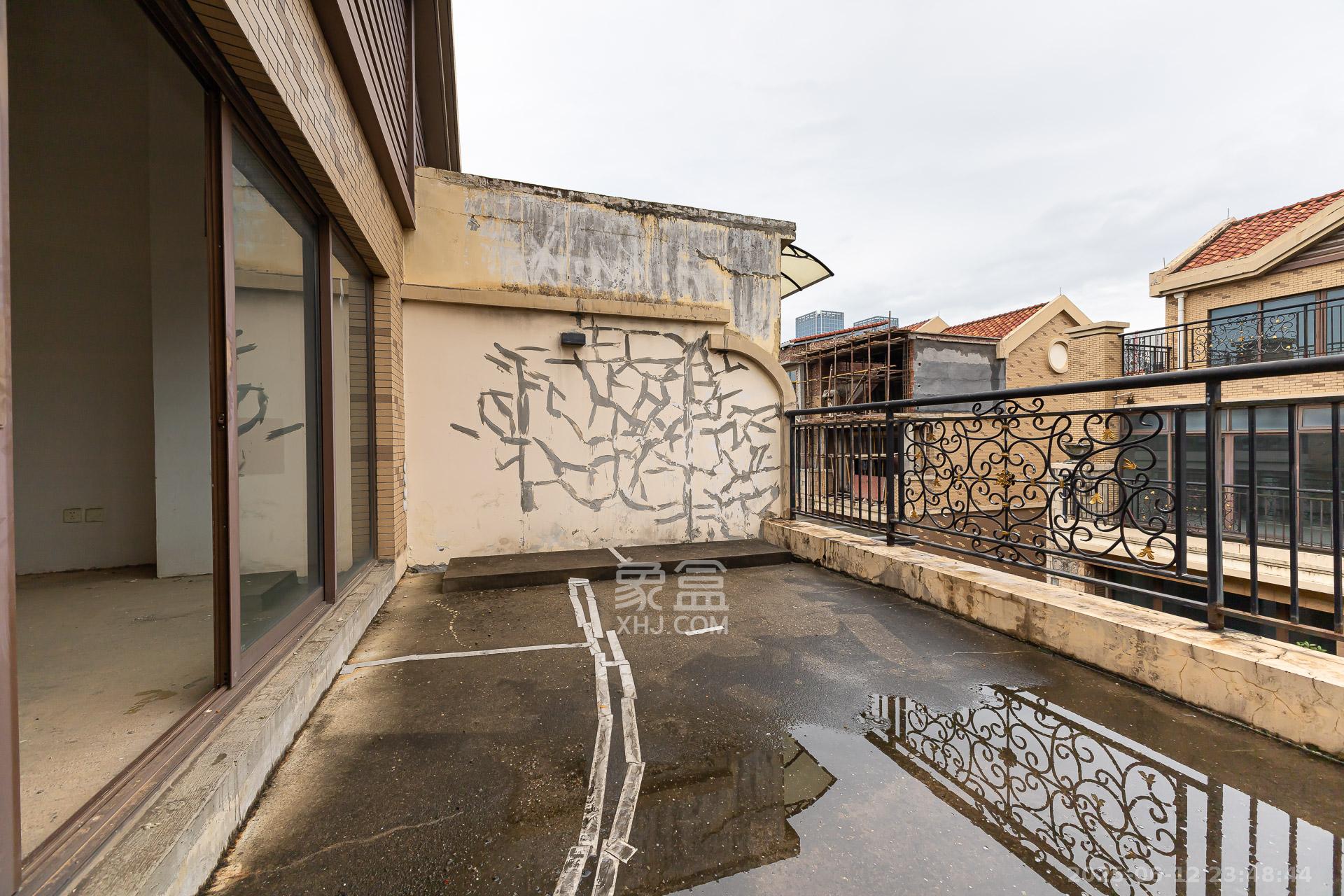 盈峰翠邸 5室2厅3卫 162.0万 盈峰翠邸 5室2厅3卫 162.0万阳台